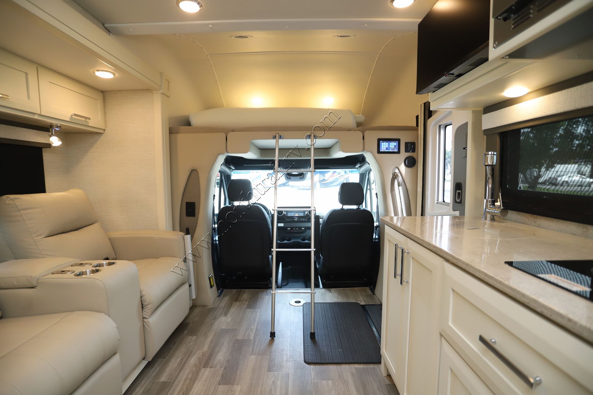 Used 2023 Tiffin Motor Homes Wayfarer 25RW Class C  For Sale