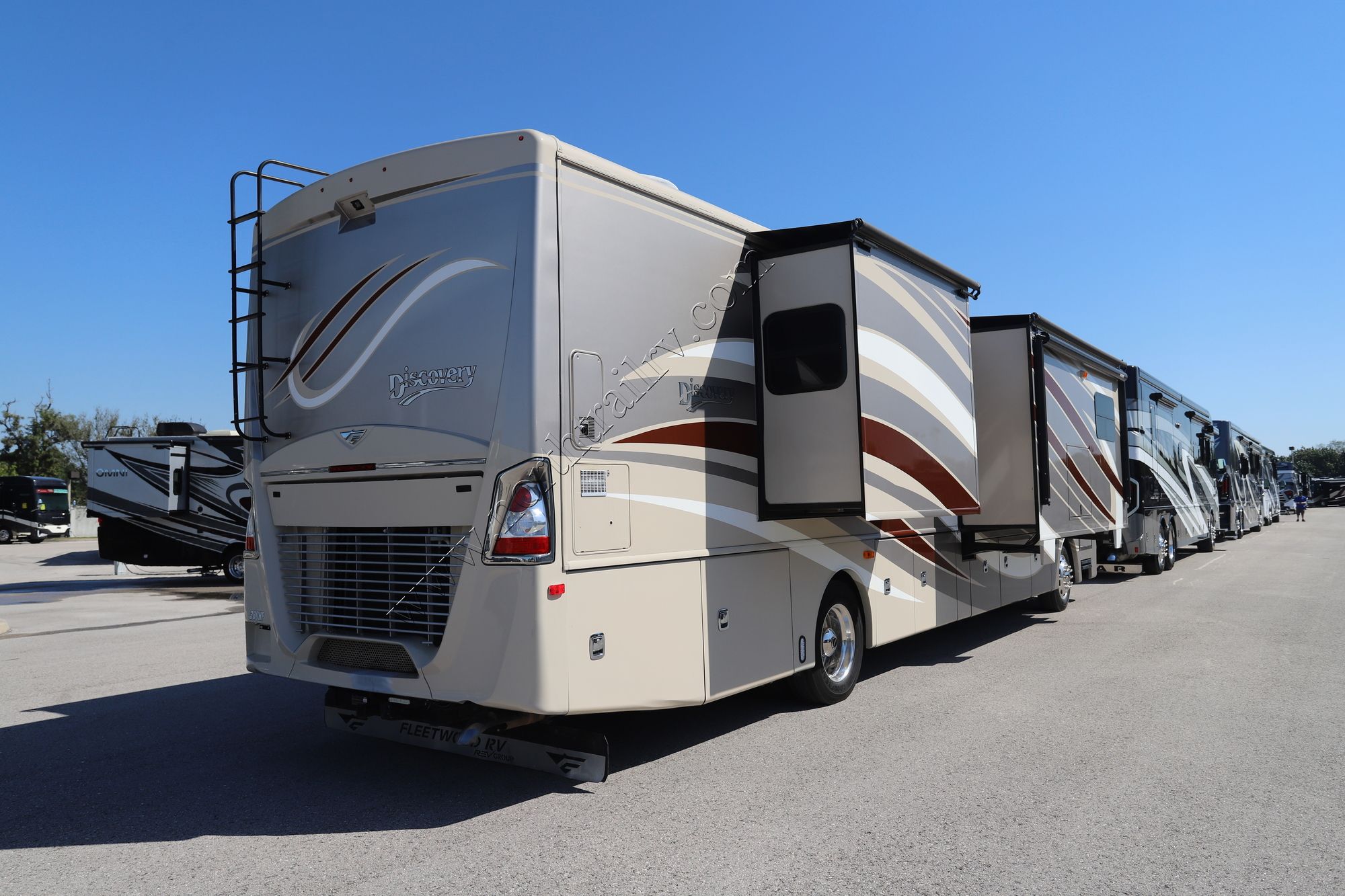 Used 2015 Fleetwood Discovery 40E Class A  For Sale