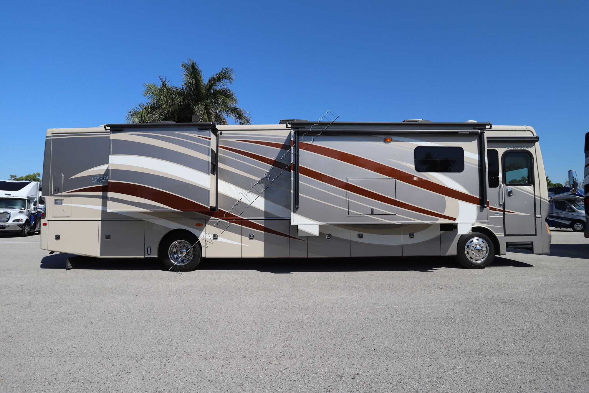 Used 2015 Fleetwood Discovery 40E Class A  For Sale