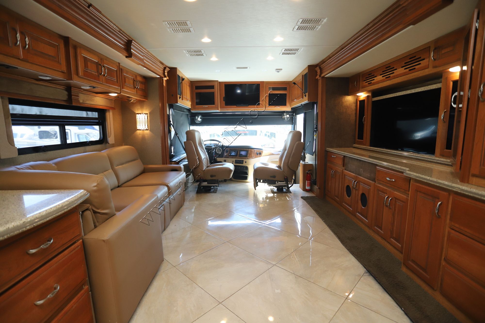 Used 2015 Fleetwood Discovery 40E Class A  For Sale