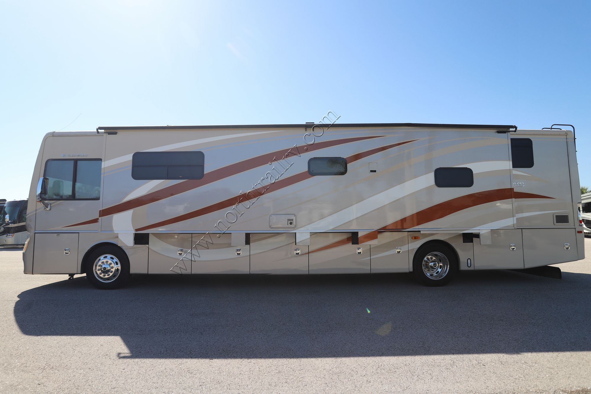 Used 2015 Fleetwood Discovery 40E Class A  For Sale