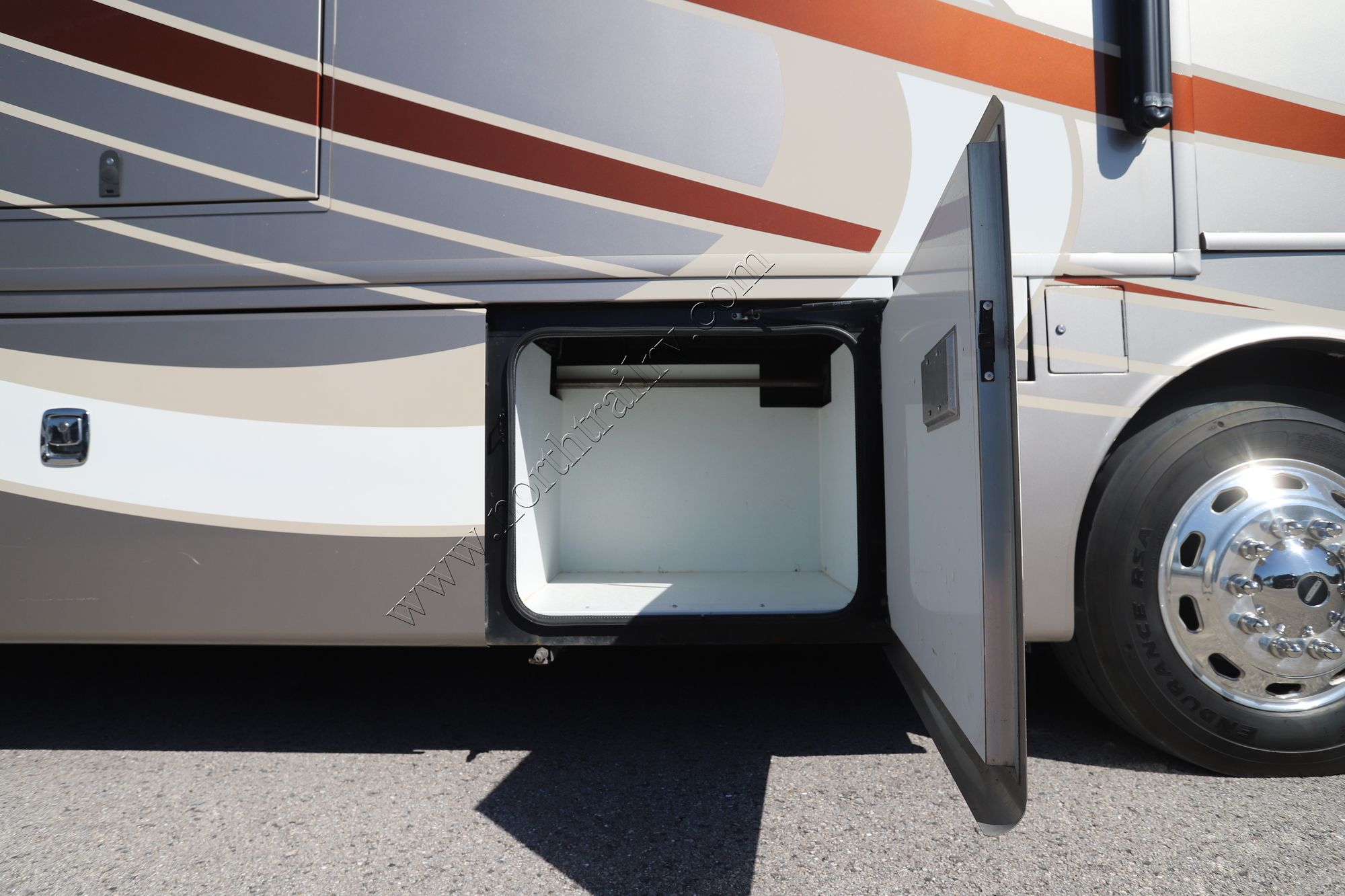 Used 2015 Fleetwood Discovery 40E Class A  For Sale