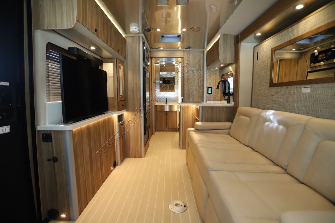 2024 Airstream Atlas Tommy Bahama 15934