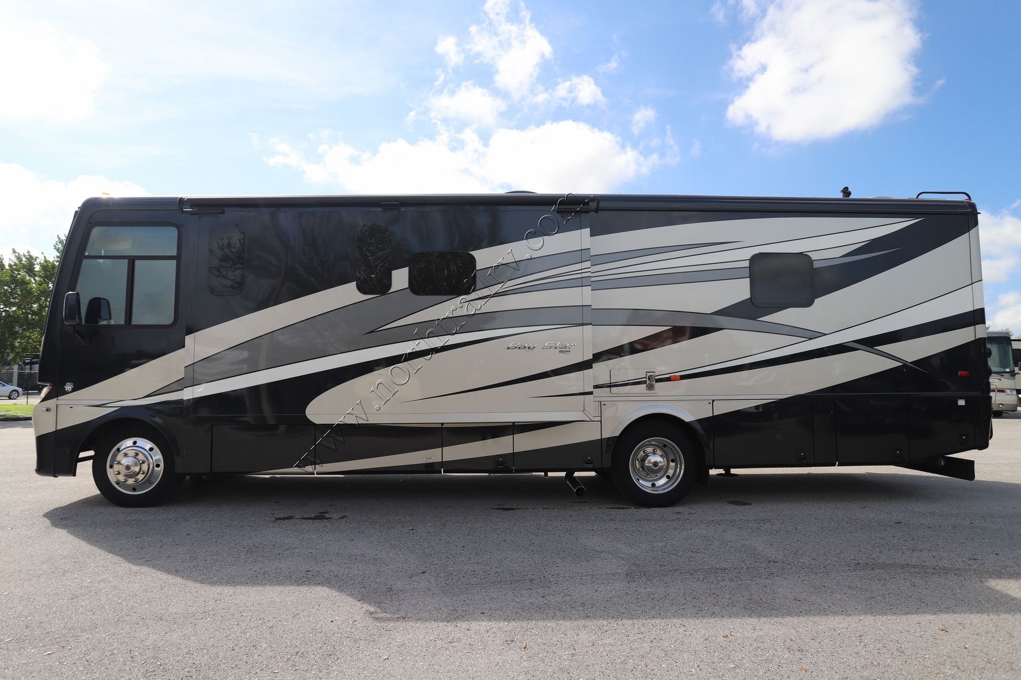 Used 2016 Newmar Bay Star 3403 Class A  For Sale
