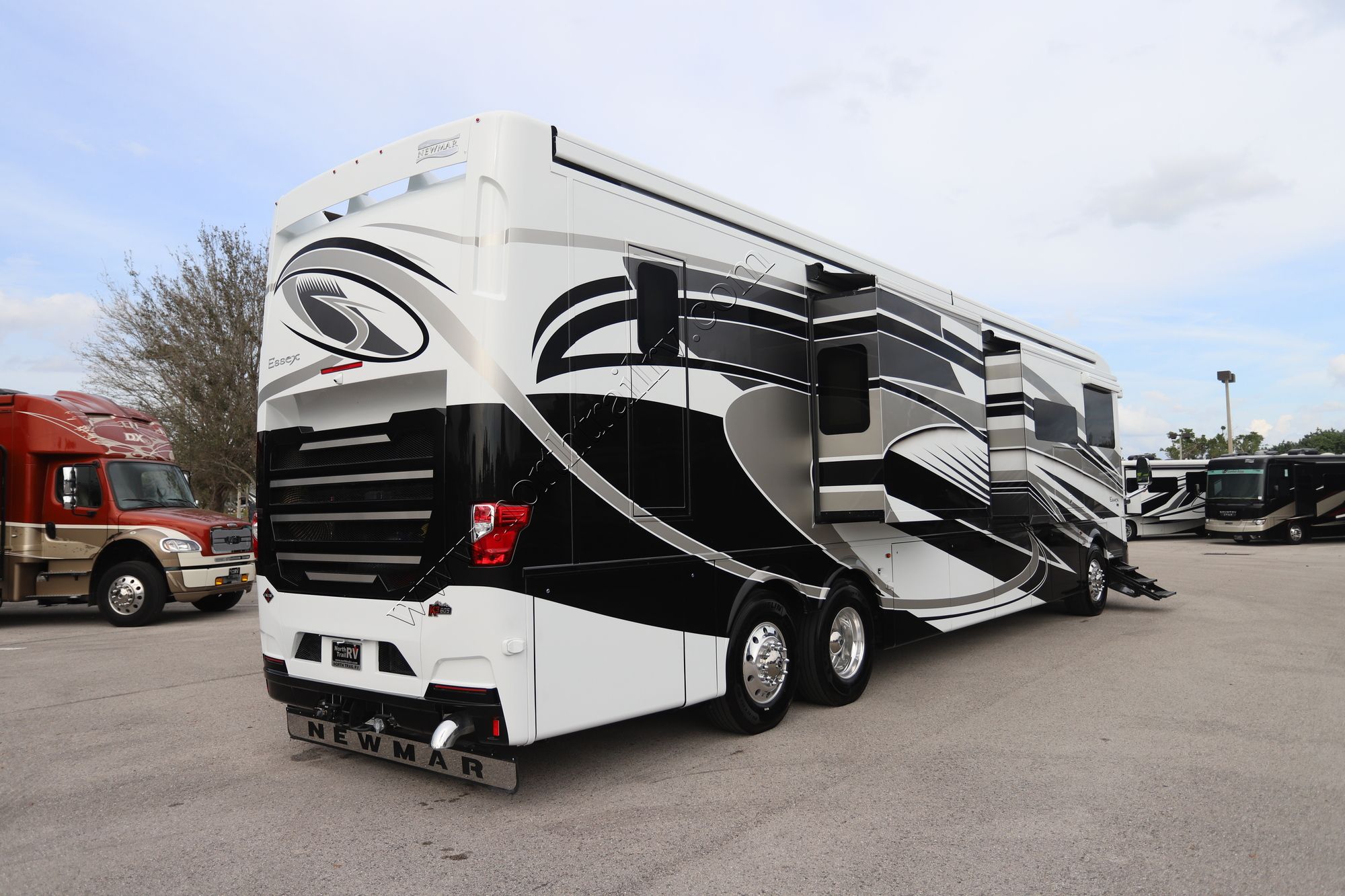 New 2024 Newmar Essex 4551 Class A  For Sale