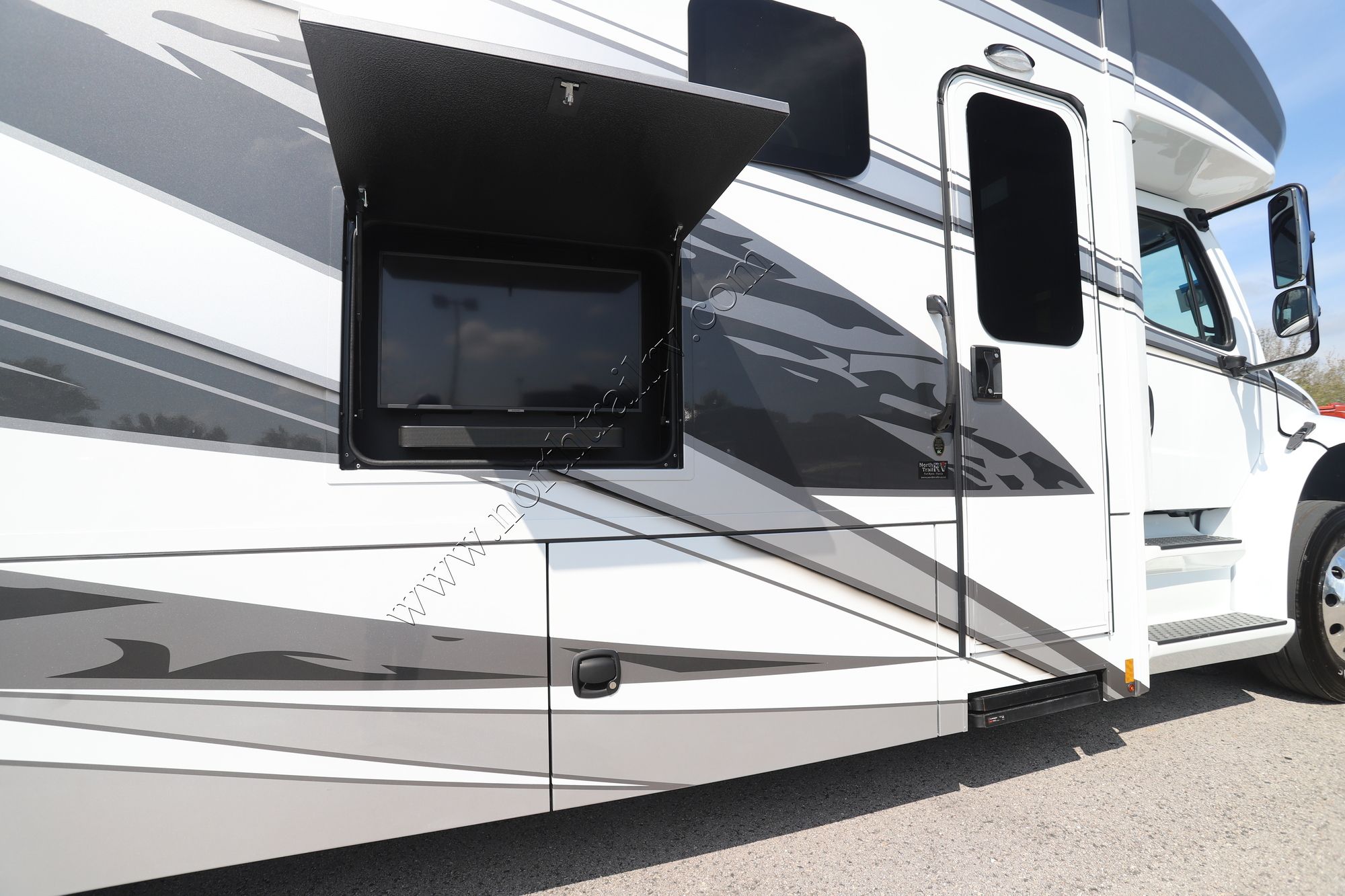 New 2024 Renegade Rv Verona 40VRB Super C  For Sale