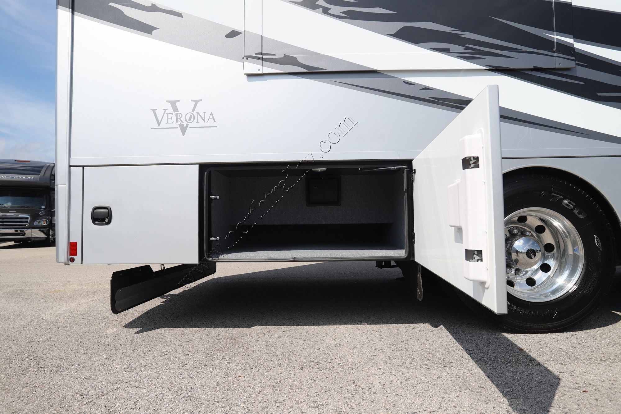 New 2024 Renegade Rv Verona 40VRB Super C  For Sale