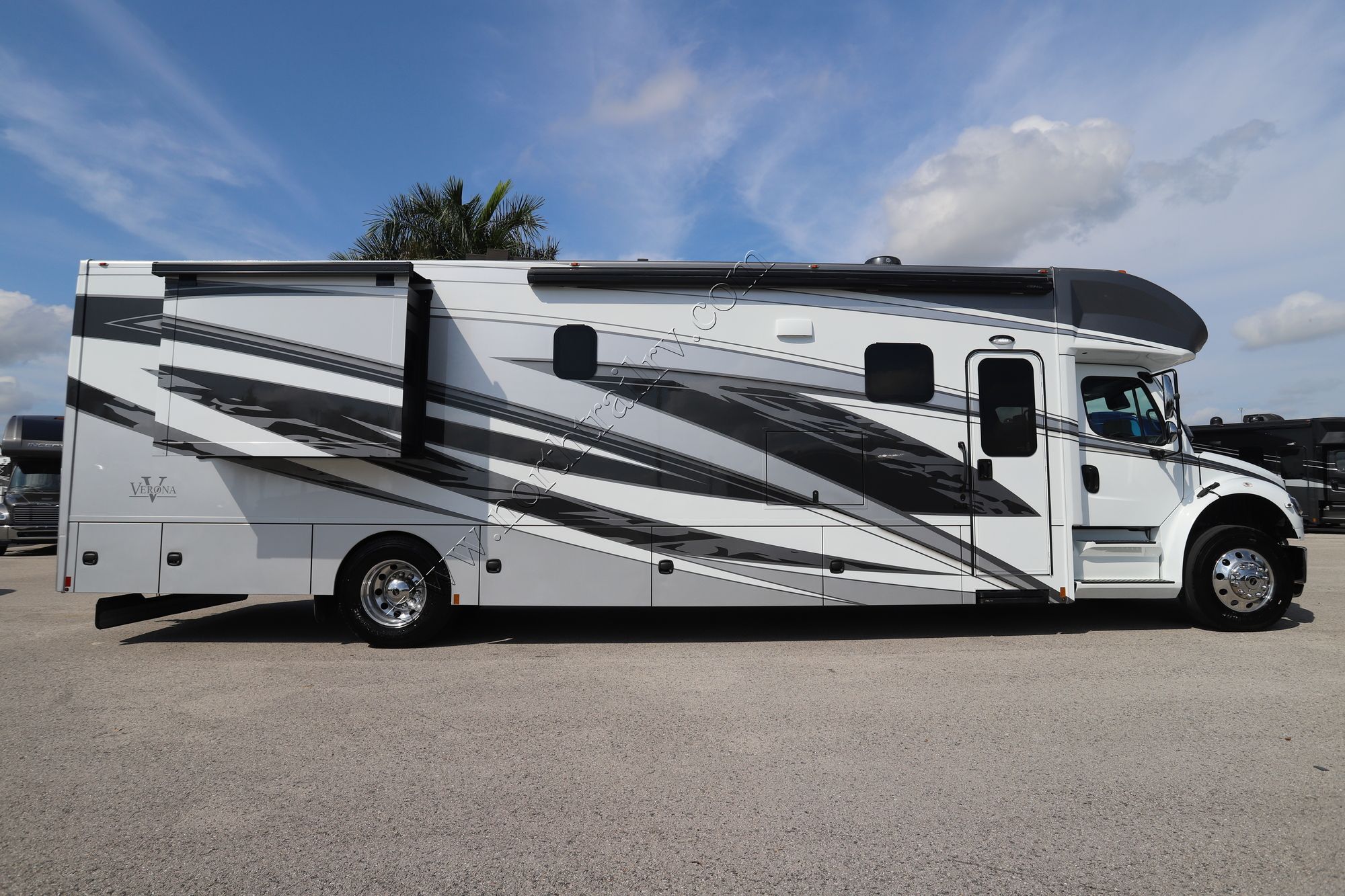 New 2024 Renegade Rv Verona 40VRB Super C  For Sale