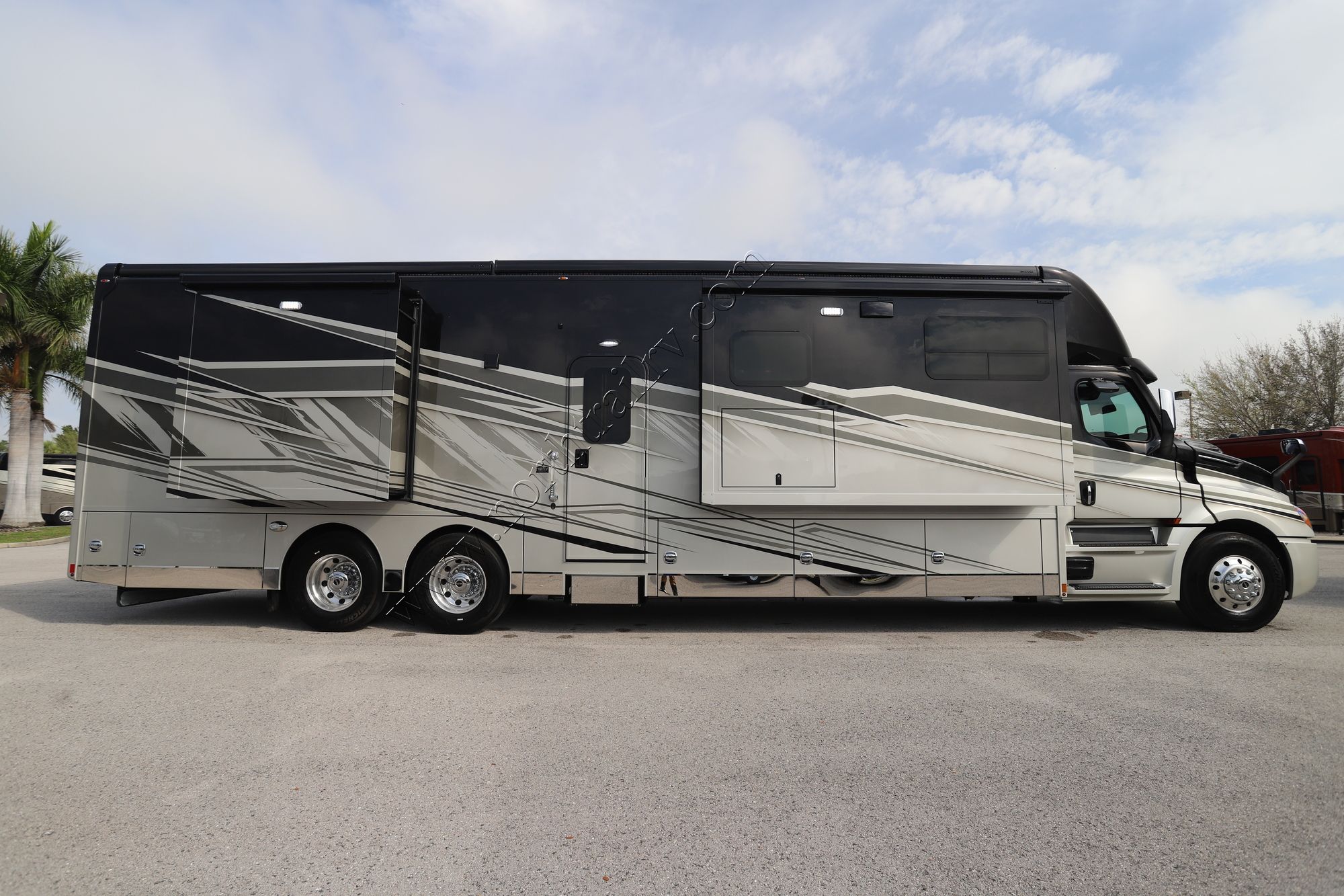 New 2024 Renegade Rv Xl 45DBM Super C  For Sale