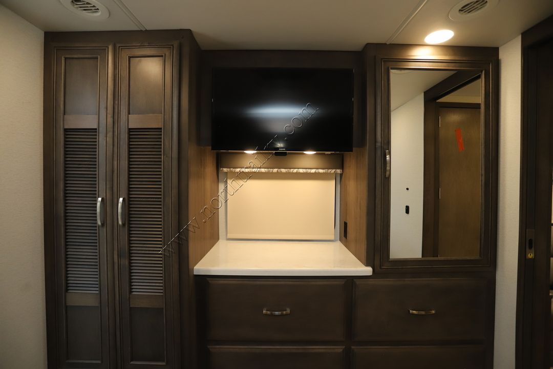 2024 Jayco Seneca Prestige 37K 15918