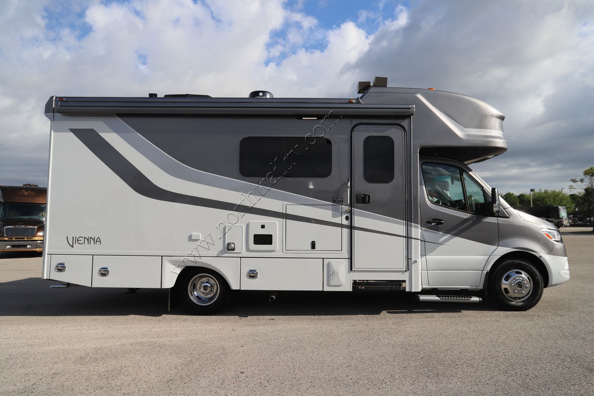 Used 2023 Renegade Rv Vienna 25RMC Class C  For Sale