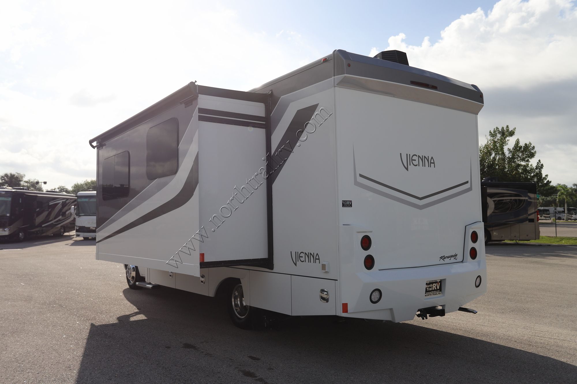 Used 2023 Renegade Rv Vienna 25RMC Class C  For Sale