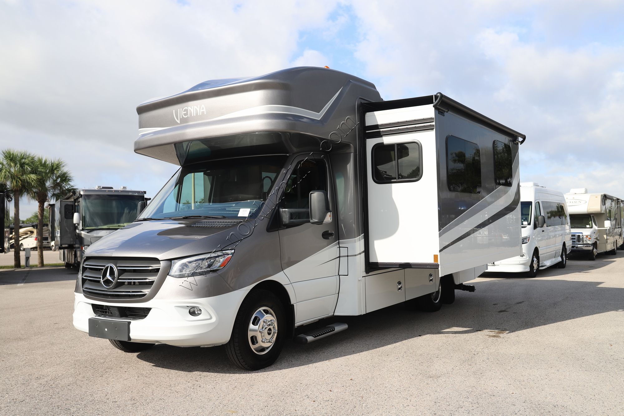 Used 2023 Renegade Rv Vienna 25RMC Class C  For Sale