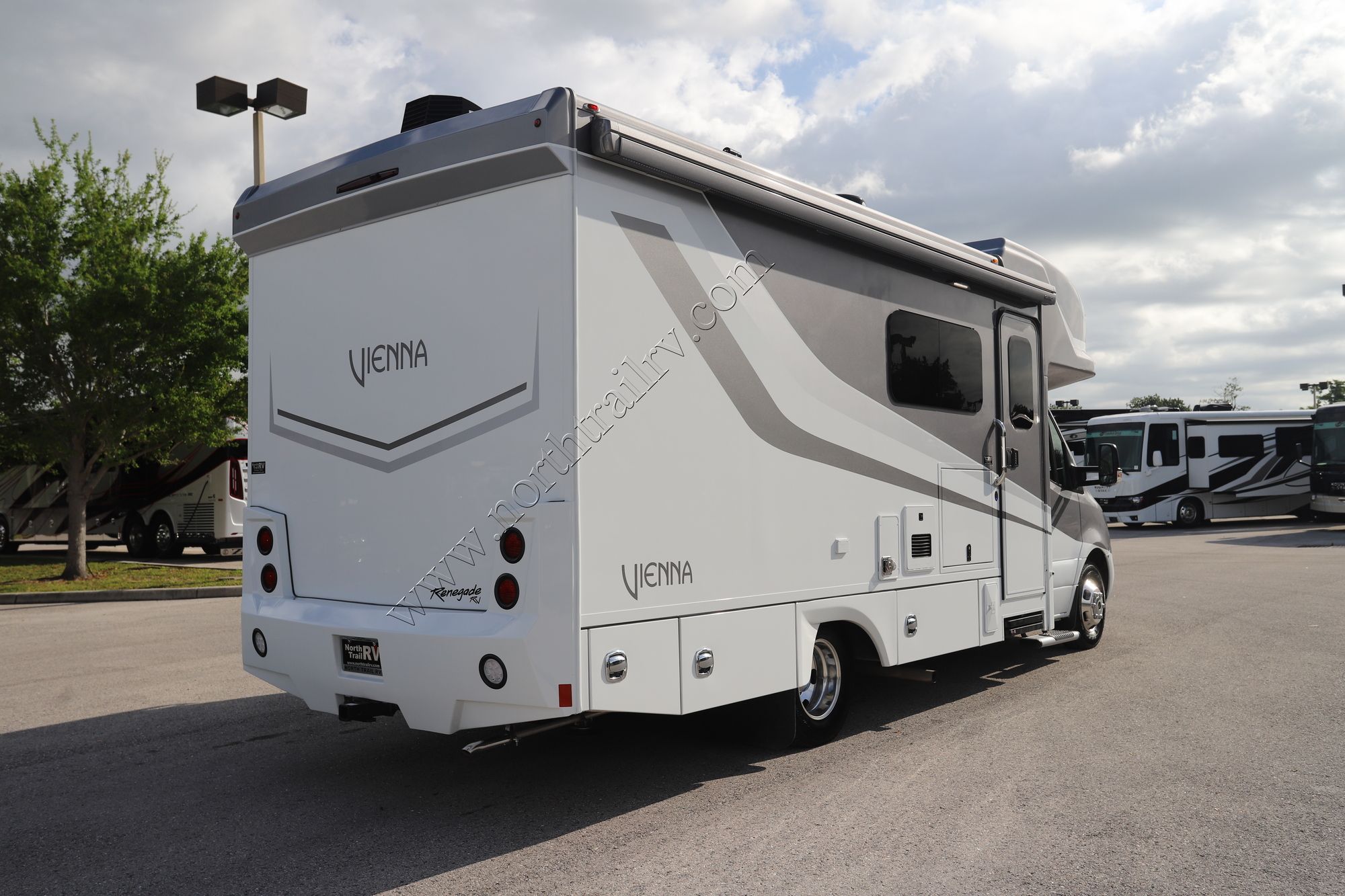 Used 2023 Renegade Rv Vienna 25RMC Class C  For Sale