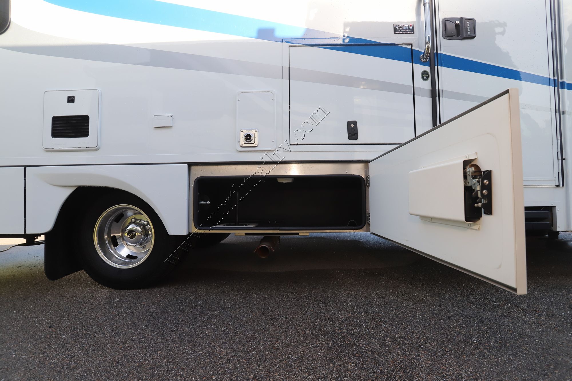 Used 2022 Renegade Rv Vienna 25FWS Class C  For Sale