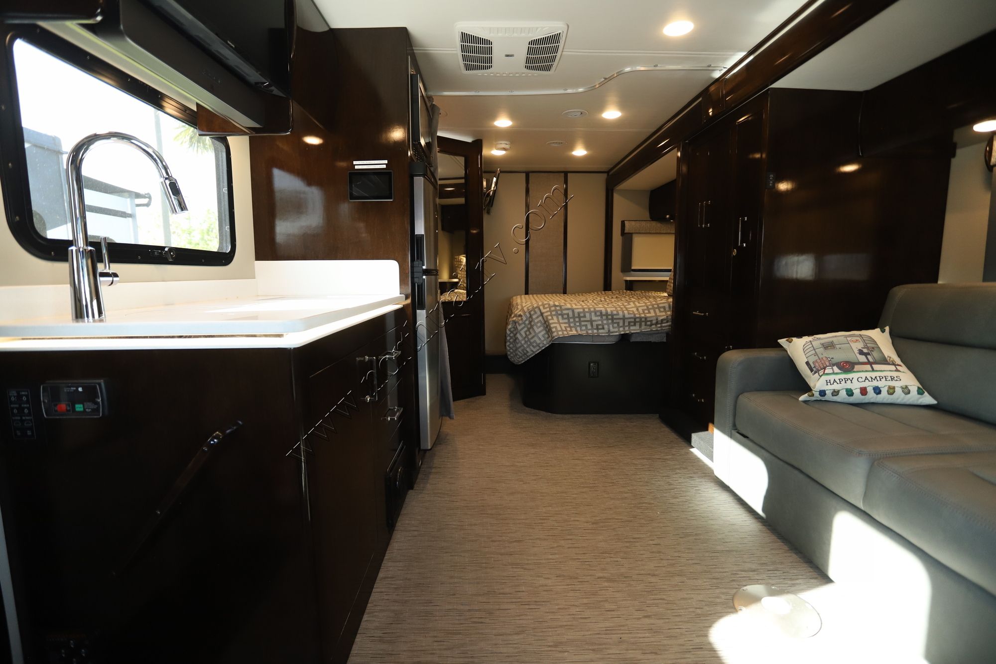 Used 2022 Renegade Rv Vienna 25FWS Class C  For Sale
