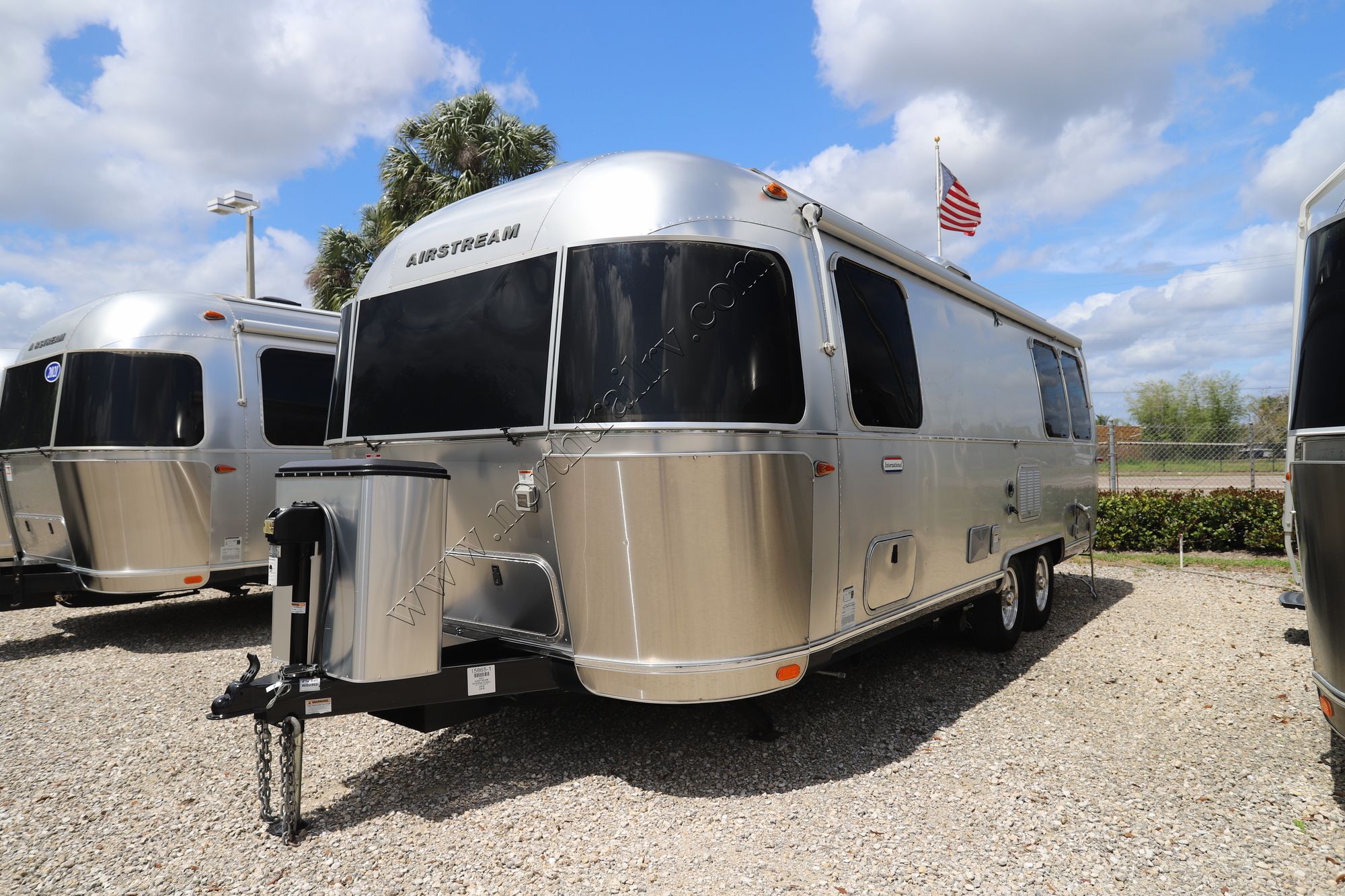 Used 2021 Airstream International 25FB Travel Trailer  For Sale