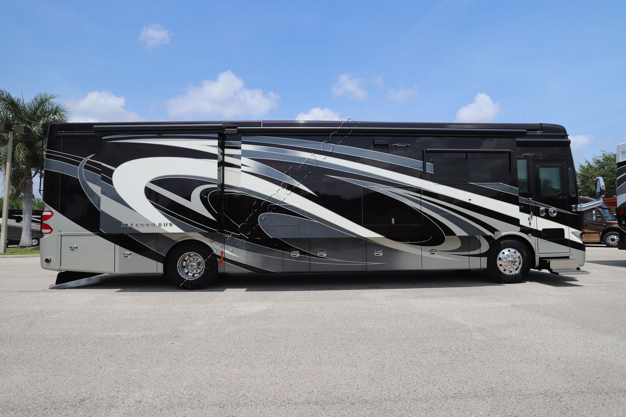 Used 2018 Tiffin Motor Homes Allegro Bus 40AP Class A  For Sale