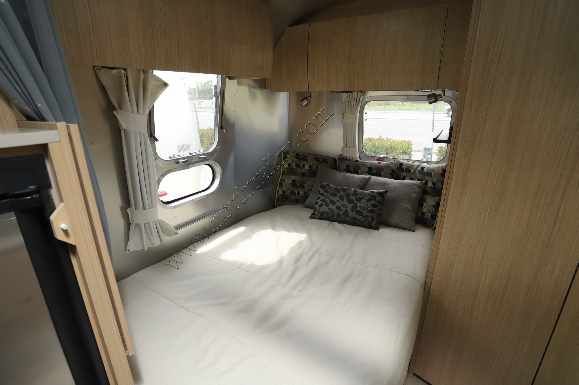 Used 2018 Airstream Flying Cloud 19CB Travel Trailer  For Sale
