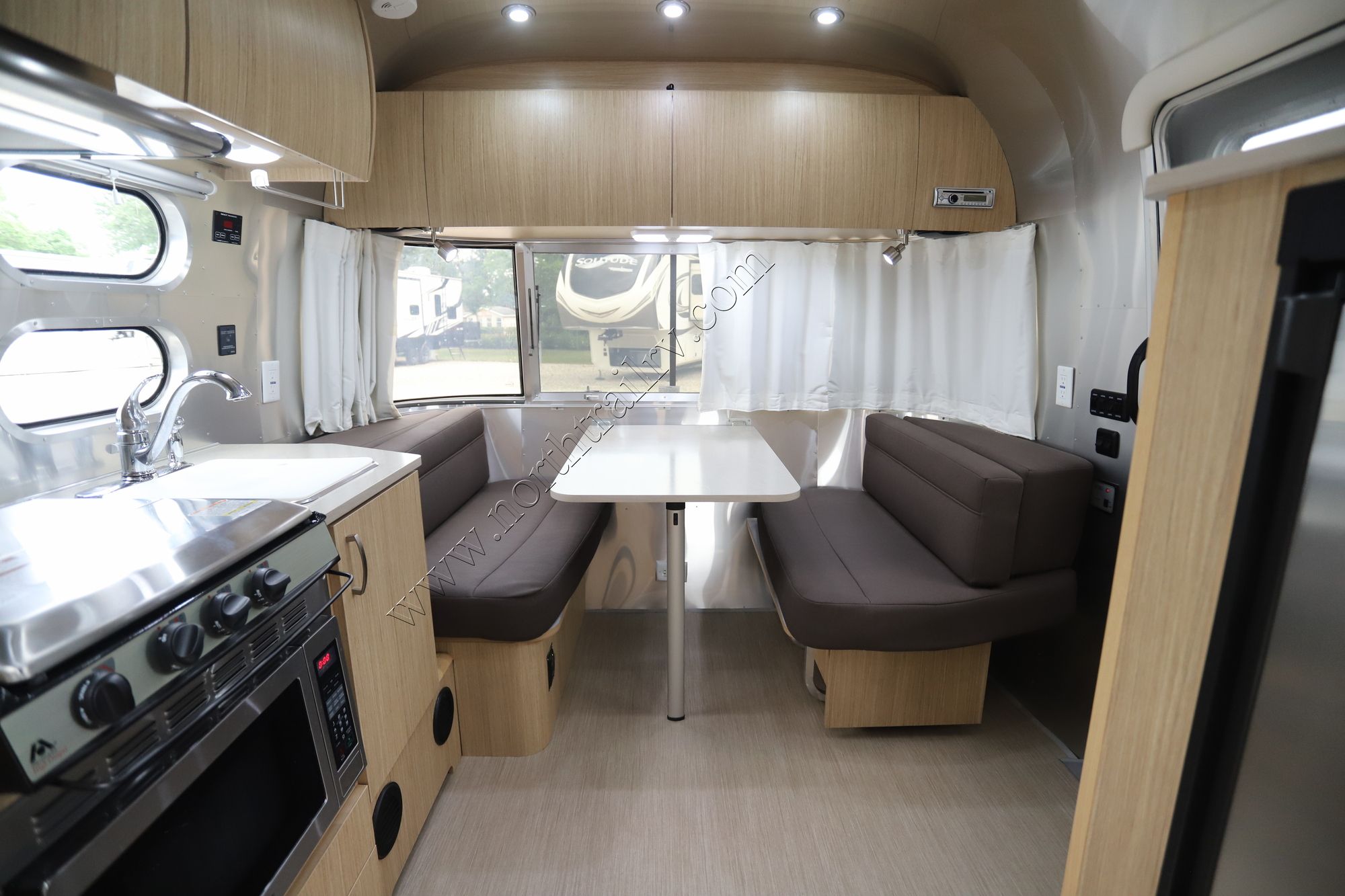 2018 Airstream Flying Cloud 19CB Travel Trailer Used  For Sale