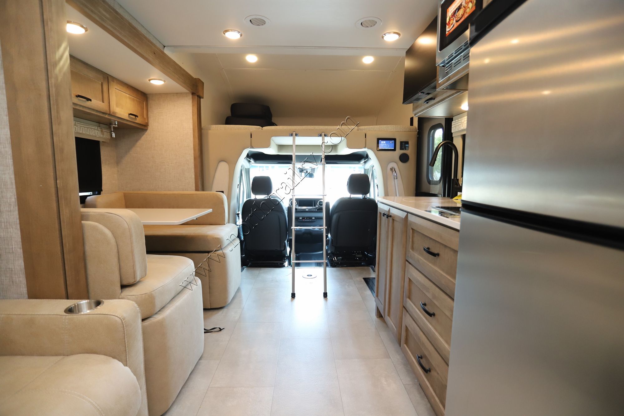 New 2025 Tiffin Motor Homes Wayfarer 25RW Class C  For Sale