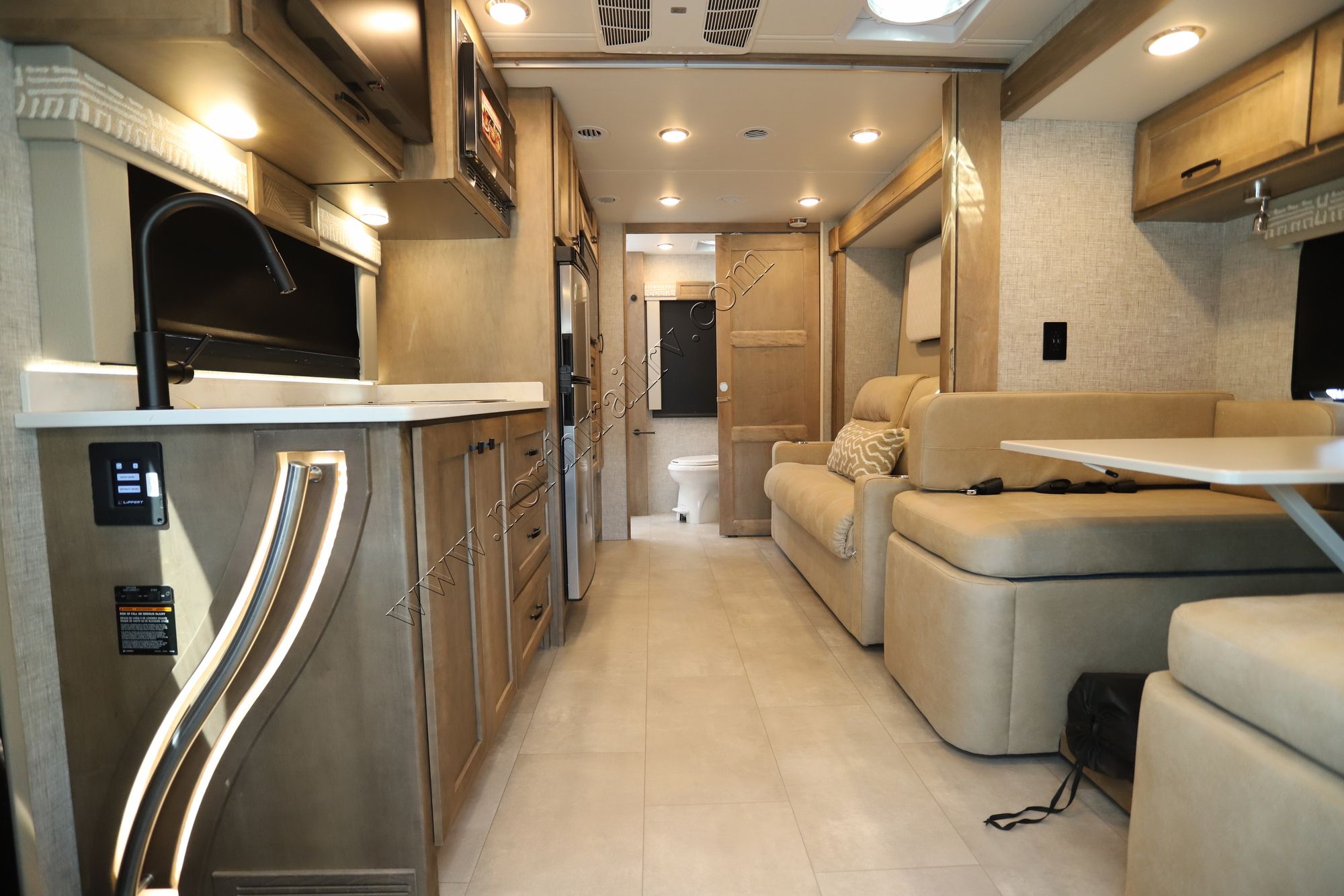 New 2025 Tiffin Motor Homes Wayfarer 25RW Class C  For Sale