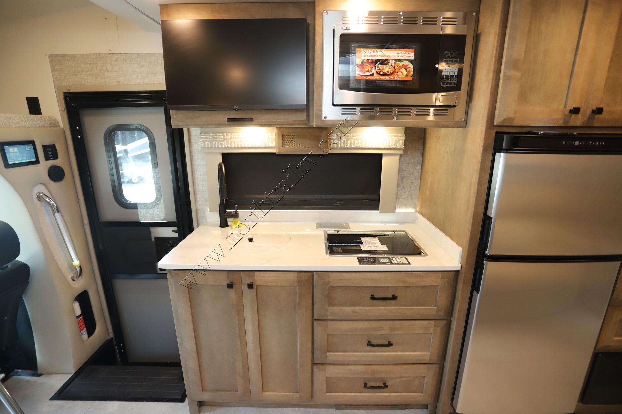 New 2025 Tiffin Motor Homes Wayfarer 25RW Class C  For Sale