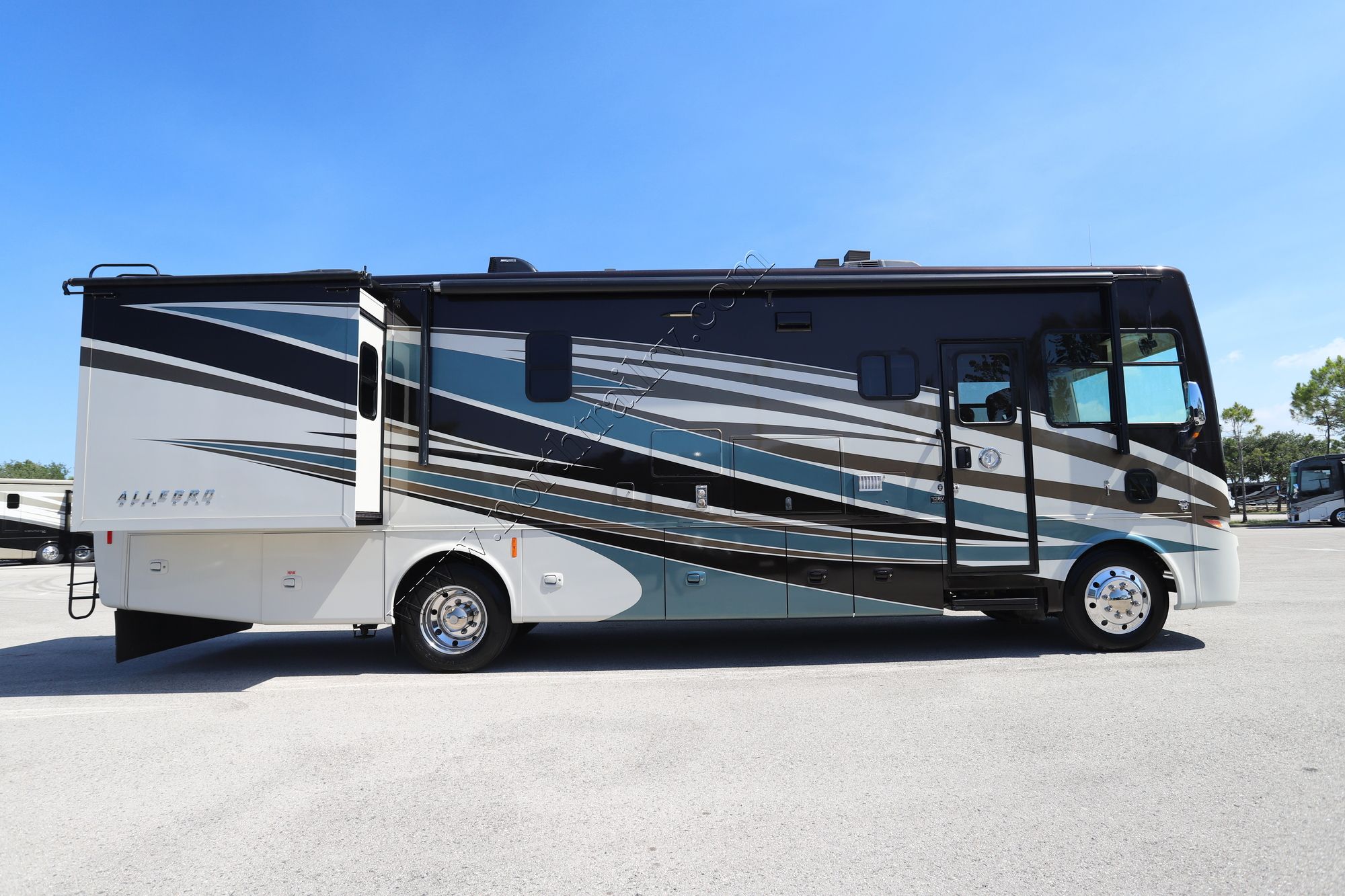 Used 2017 Tiffin Motor Homes Allegro 32SA Class A  For Sale