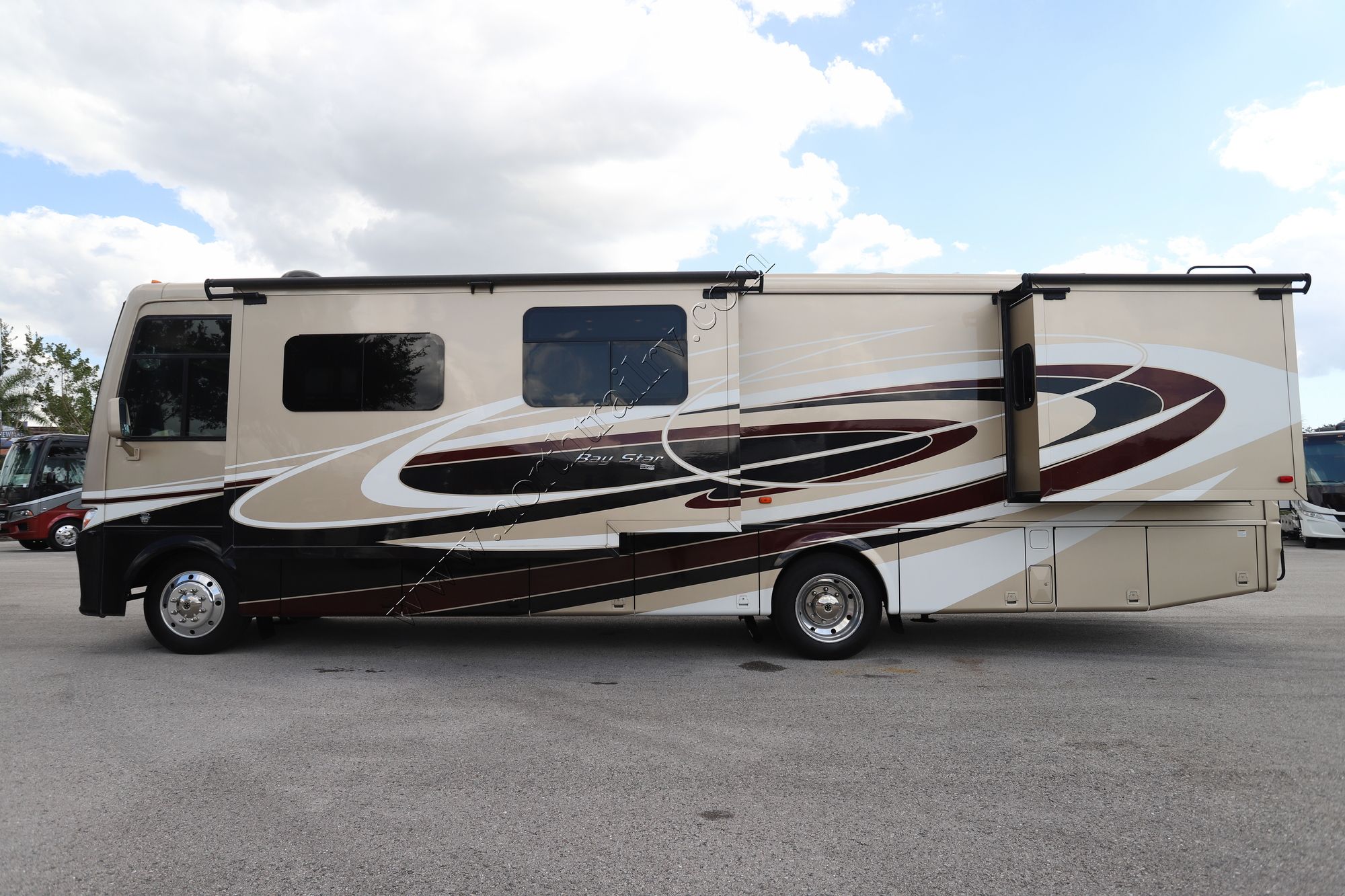 Used 2017 Newmar Bay Star 3518 Class A  For Sale