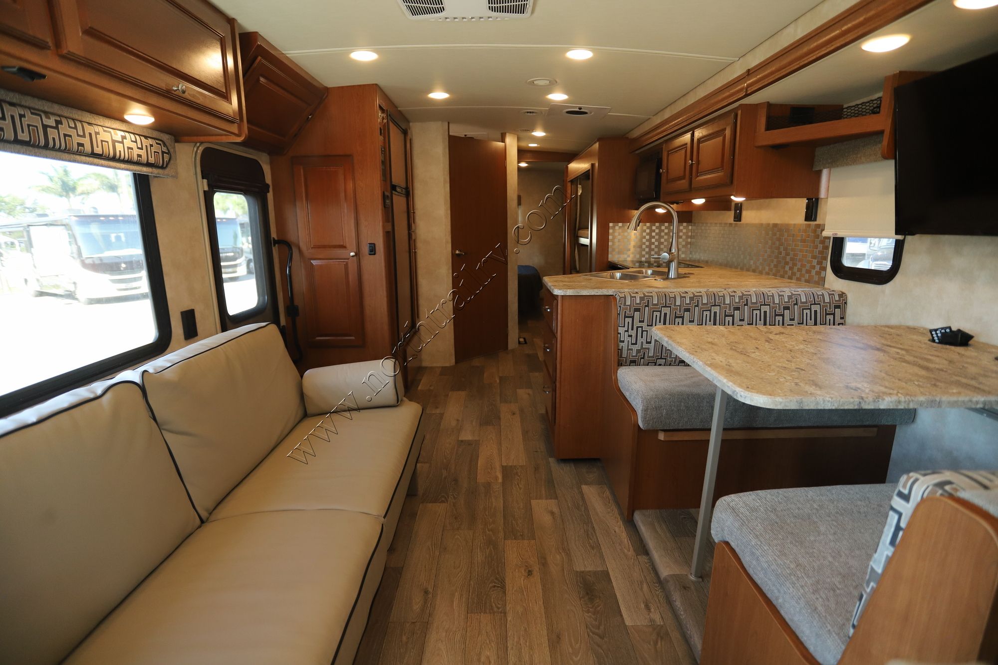 Used 2019 Winnebago Vista 31BE Class A  For Sale