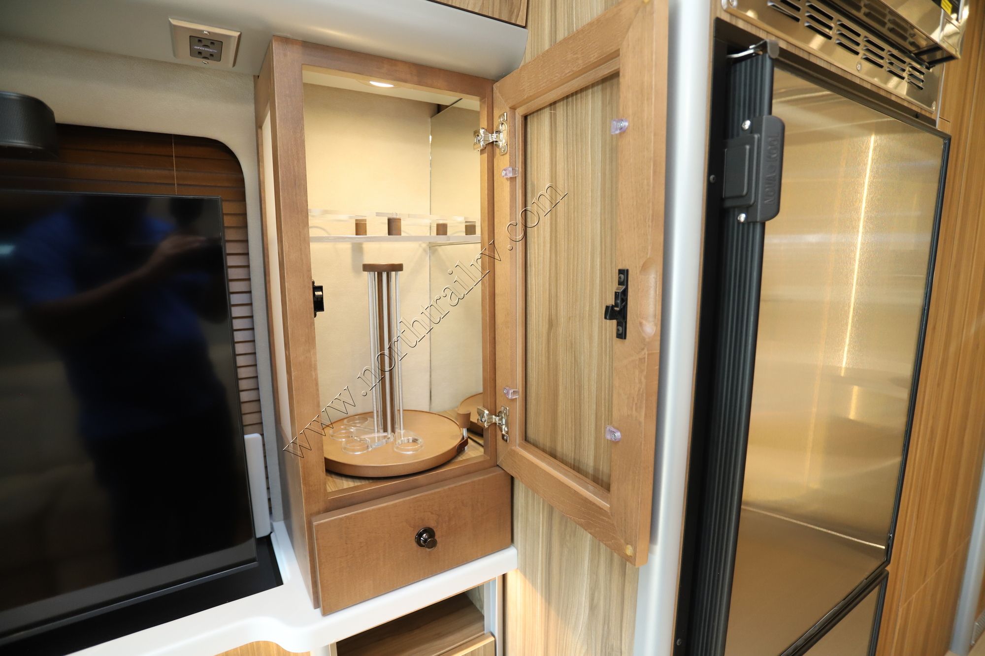 2025 Airstream Atlas Tommy Bahama Class C New  For Sale