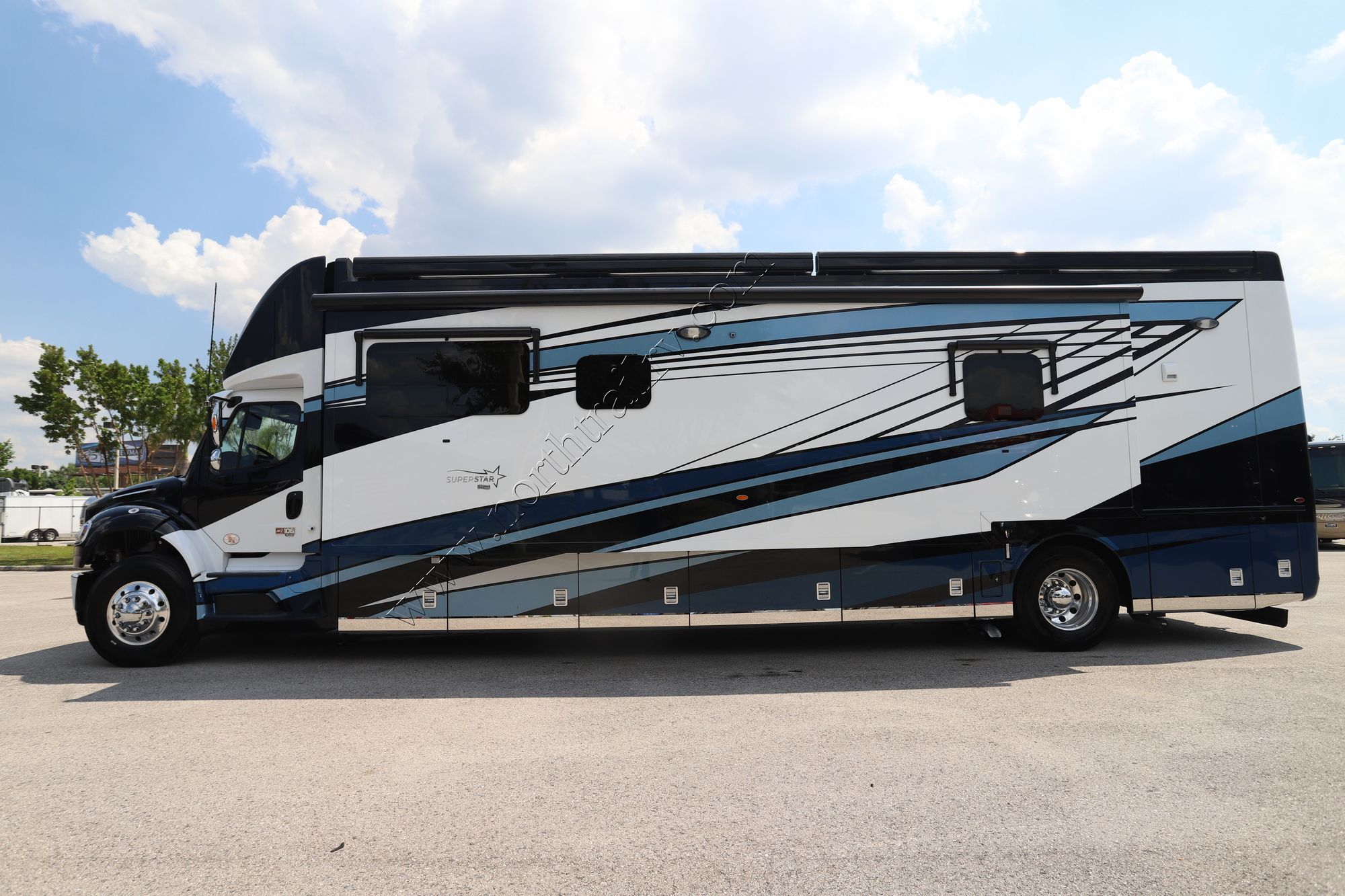 New 2024 Newmar Super Star 4059 Super C  For Sale