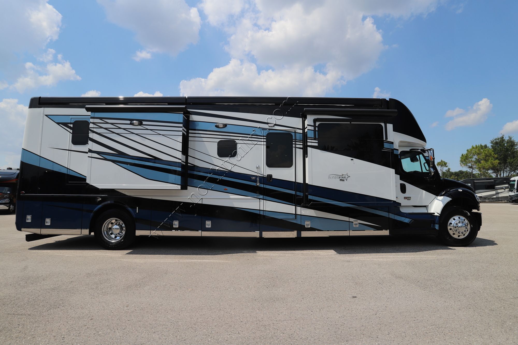 New 2024 Newmar Super Star 4059 Super C  For Sale