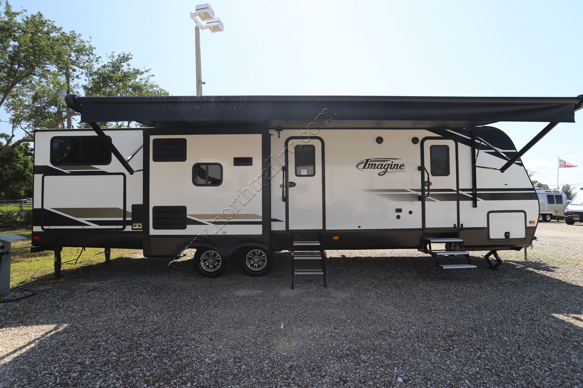 Used 2020 Grand Design Imagine 3250BH Travel Trailer  For Sale