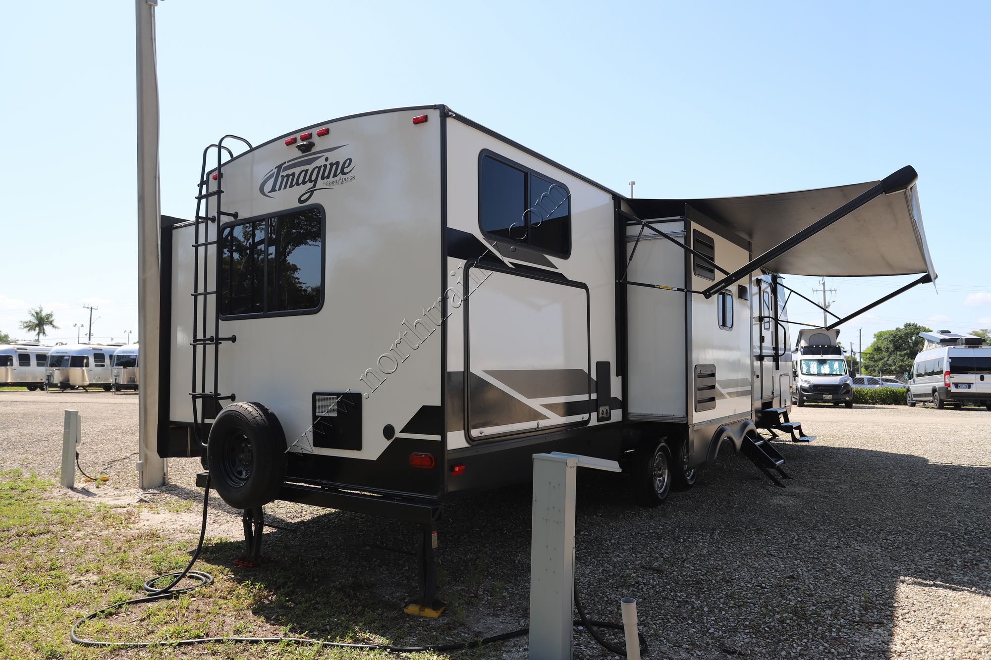 Used 2020 Grand Design Imagine 3250BH Travel Trailer  For Sale