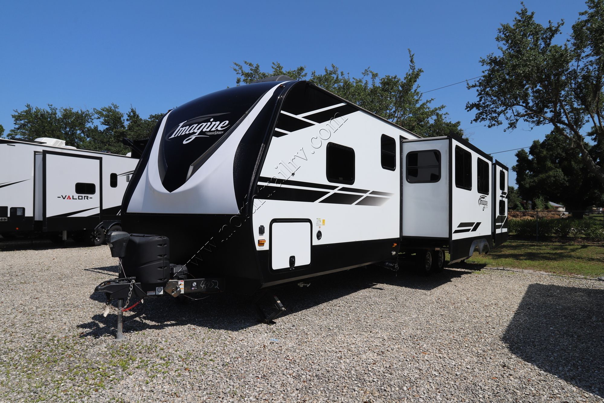 Used 2020 Grand Design Imagine 3250BH Travel Trailer  For Sale