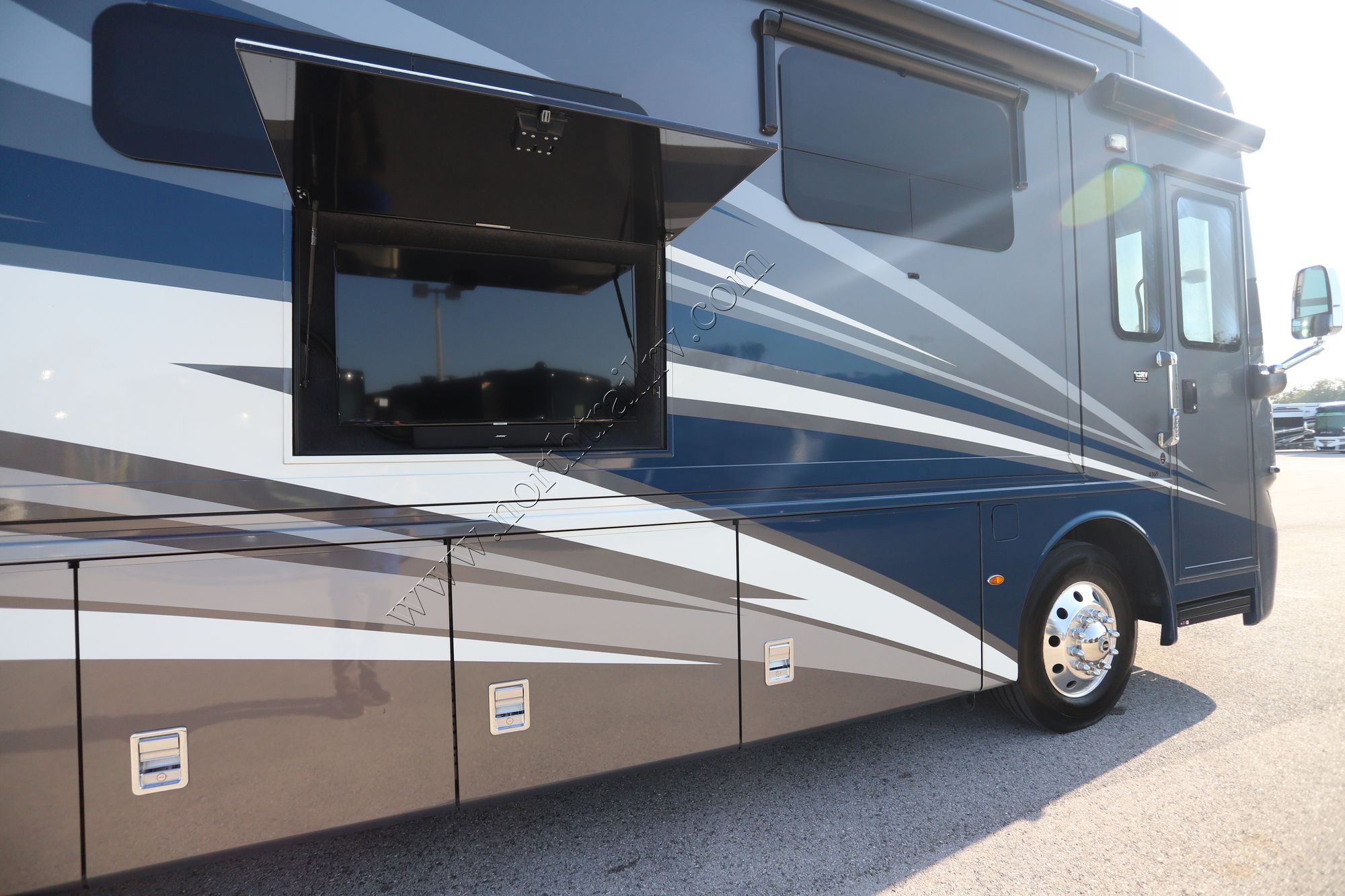 Used 2020 Newmar Ventana 4369 Class A  For Sale