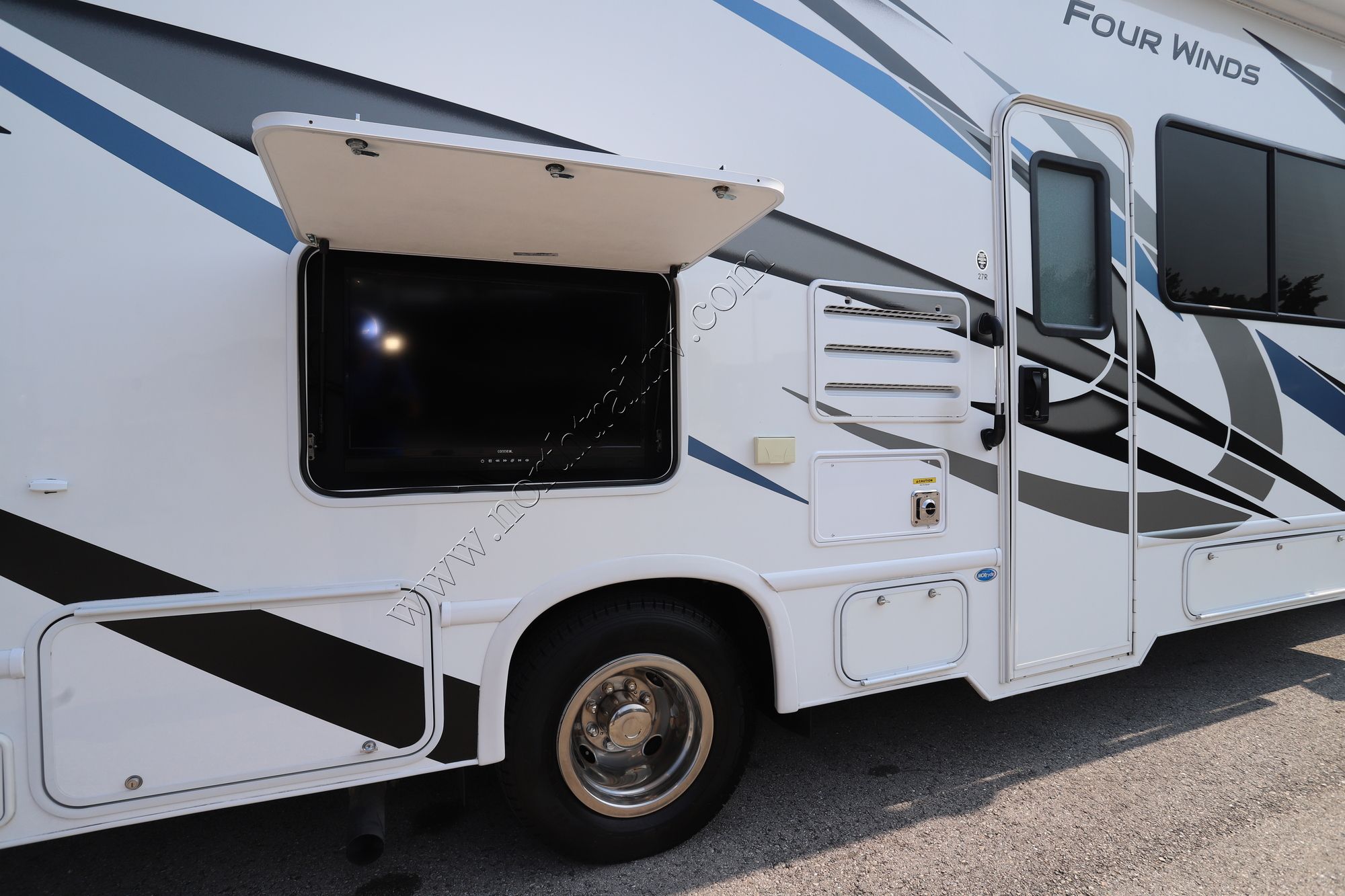 Used 2023 Thor Fourwinds 27R Class C  For Sale