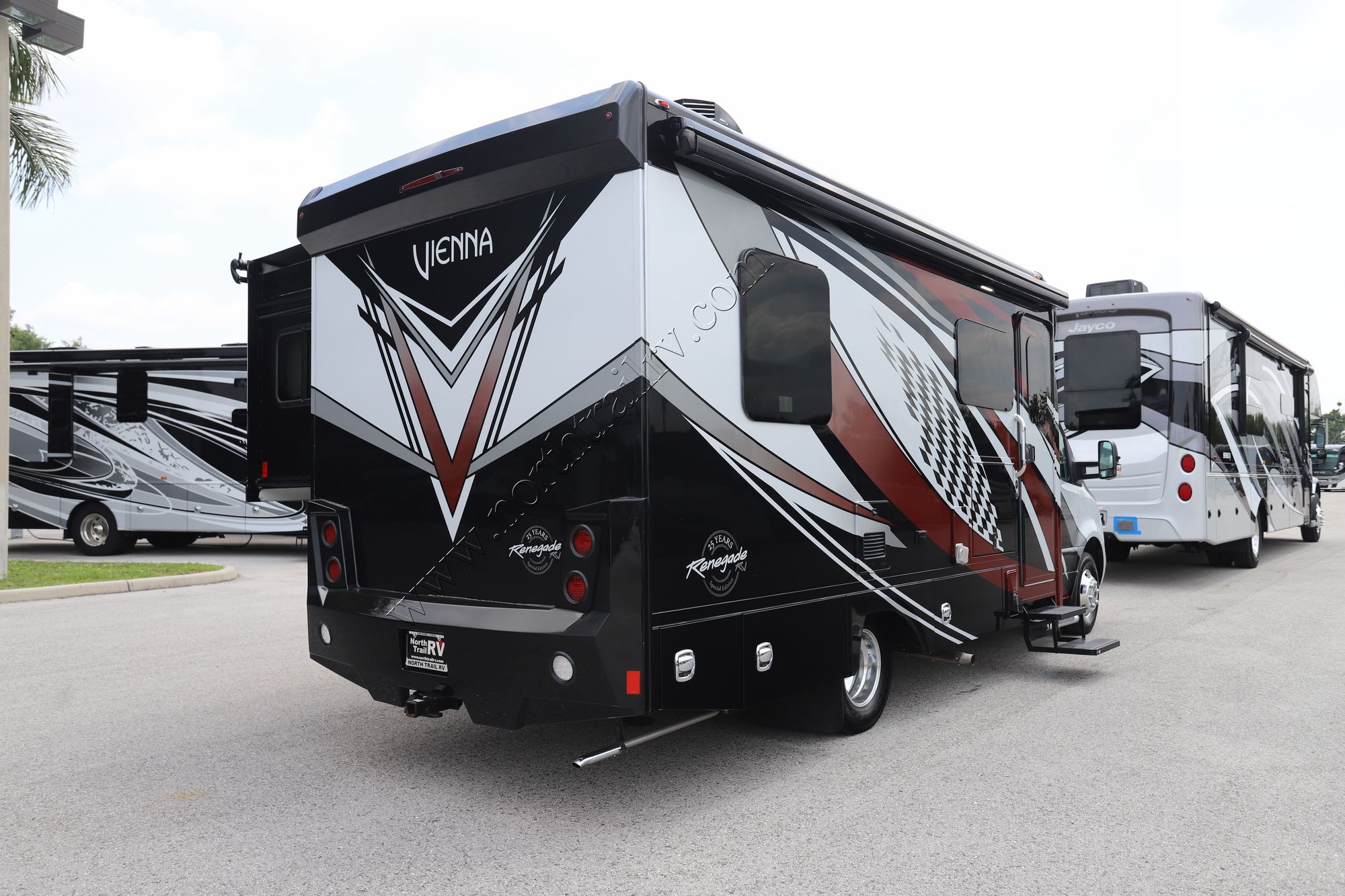 Used 2022 Renegade Rv Vienna 25VFWS Class C  For Sale