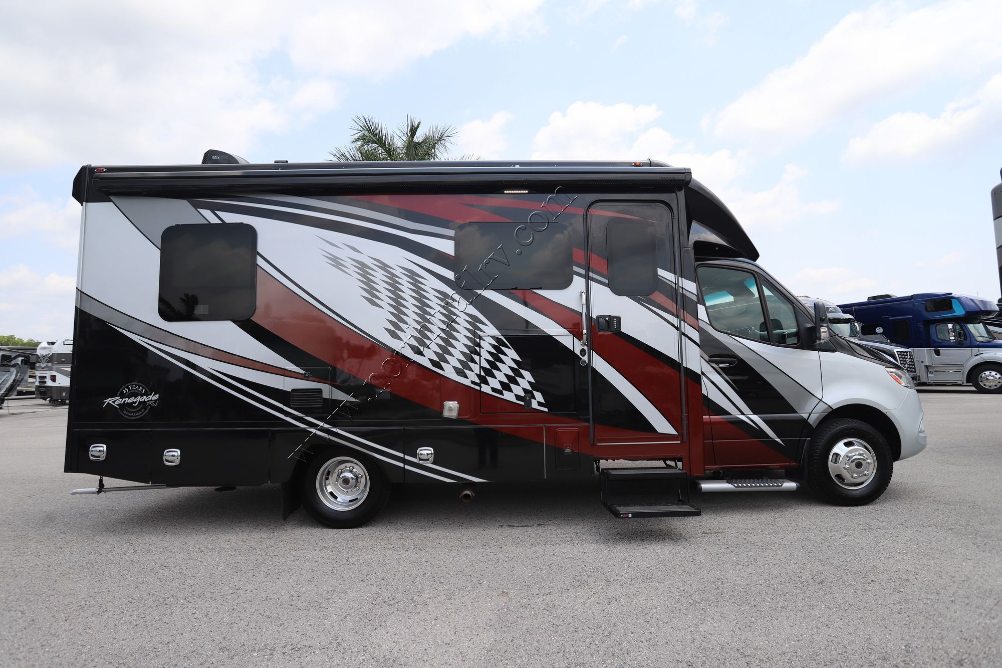 Used 2022 Renegade Rv Vienna 25VFWS Class C  For Sale