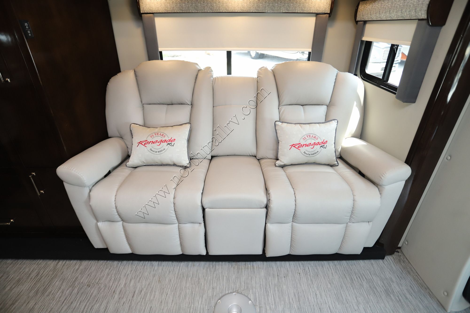 Used 2022 Renegade Rv Vienna 25VFWS Class C  For Sale