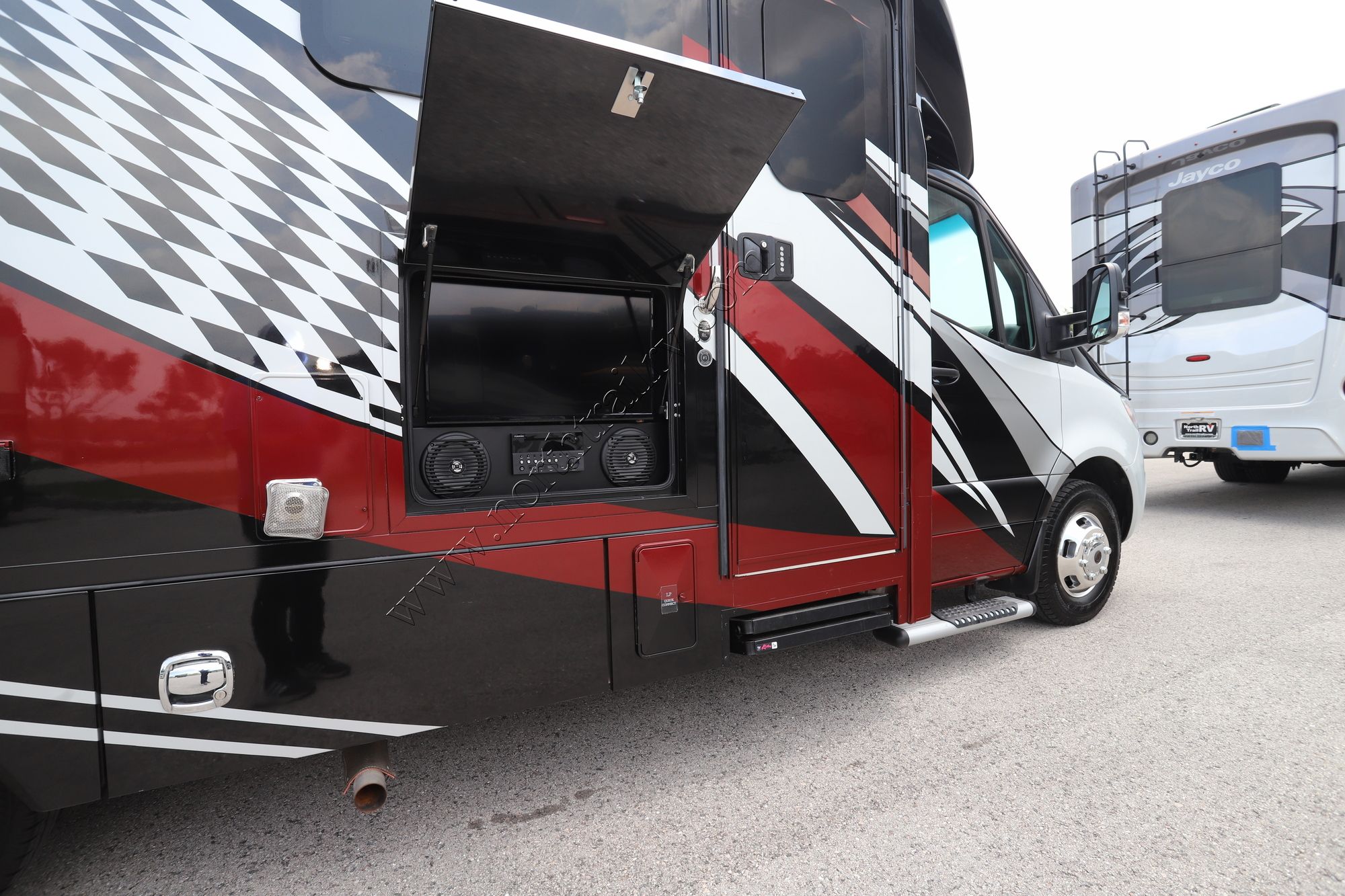 Used 2022 Renegade Rv Vienna 25VFWS Class C  For Sale