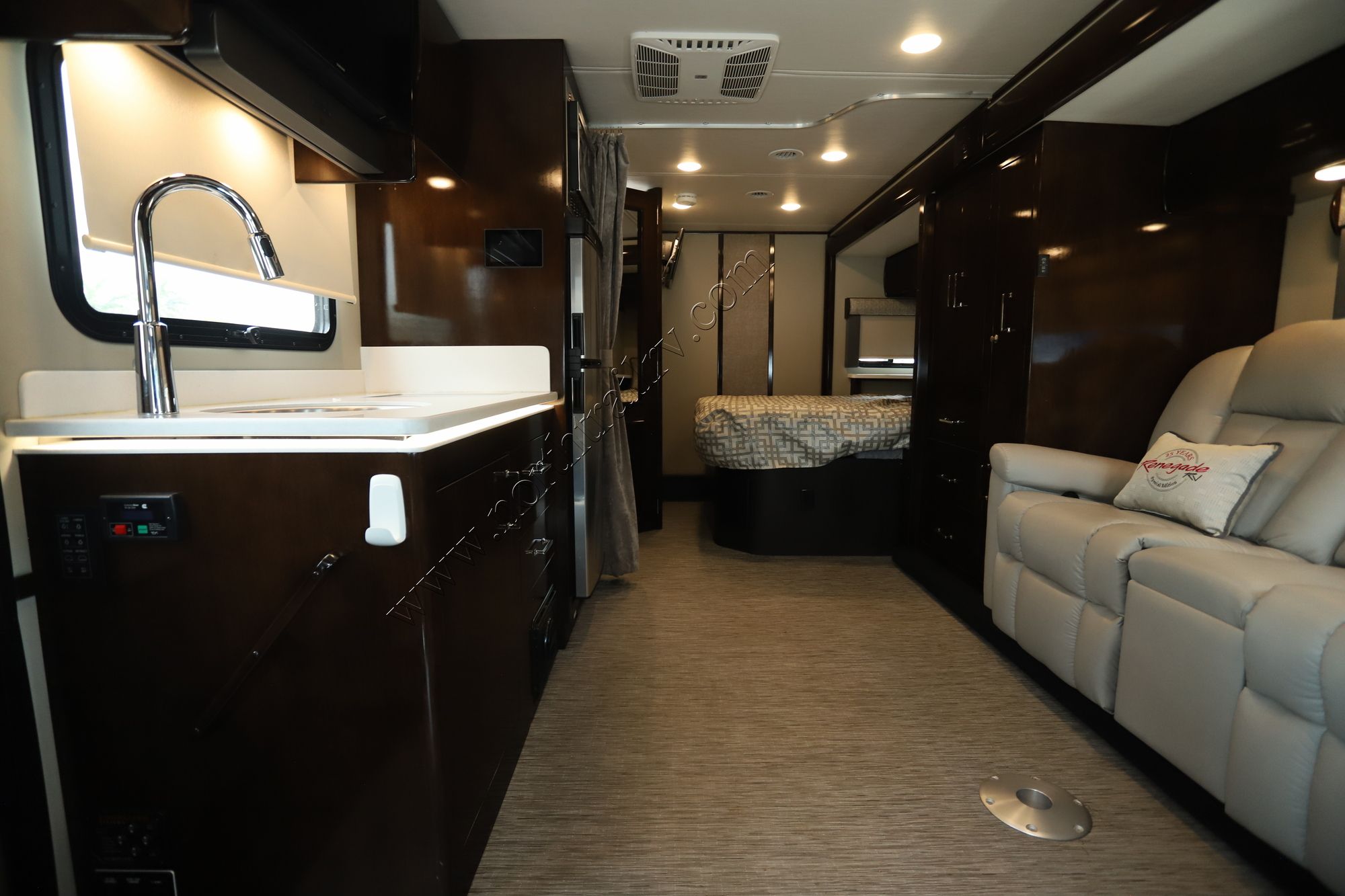 Used 2022 Renegade Rv Vienna 25VFWS Class C  For Sale