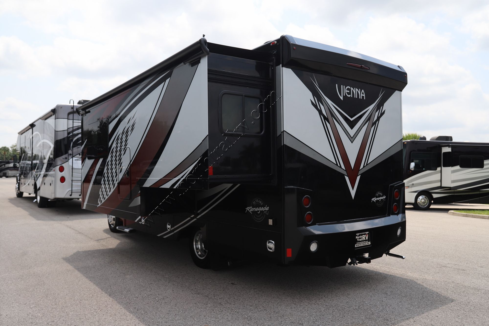 Used 2022 Renegade Rv Vienna 25VFWS Class C  For Sale