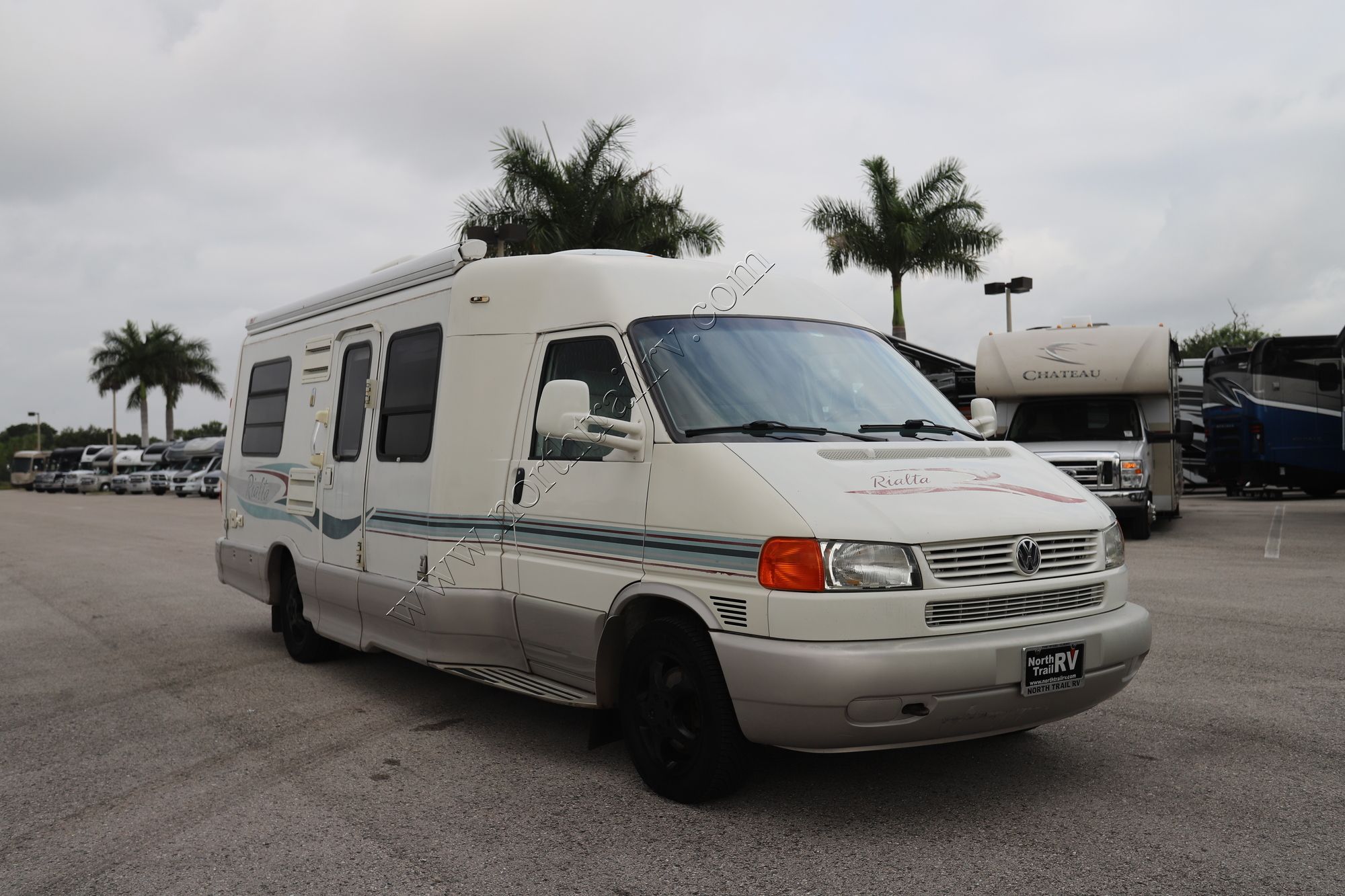 Used 2005 Winnebago Rialta 22HD Class C  For Sale