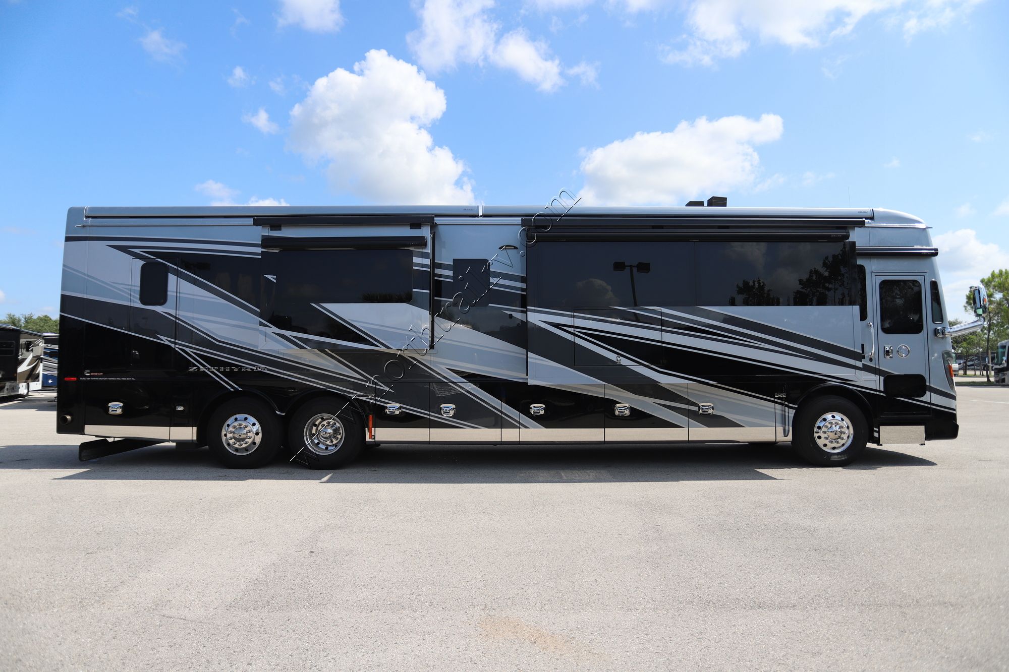 New 2025 Tiffin Motor Homes Zephyr 45 FZ Class A  For Sale