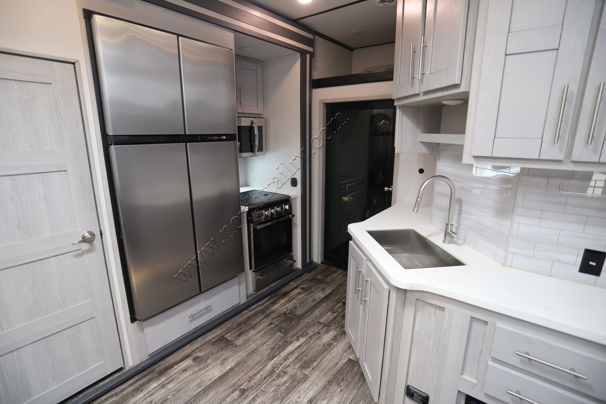 Used 2022 Keystone Fuzion 428 Fifth Wheel  For Sale