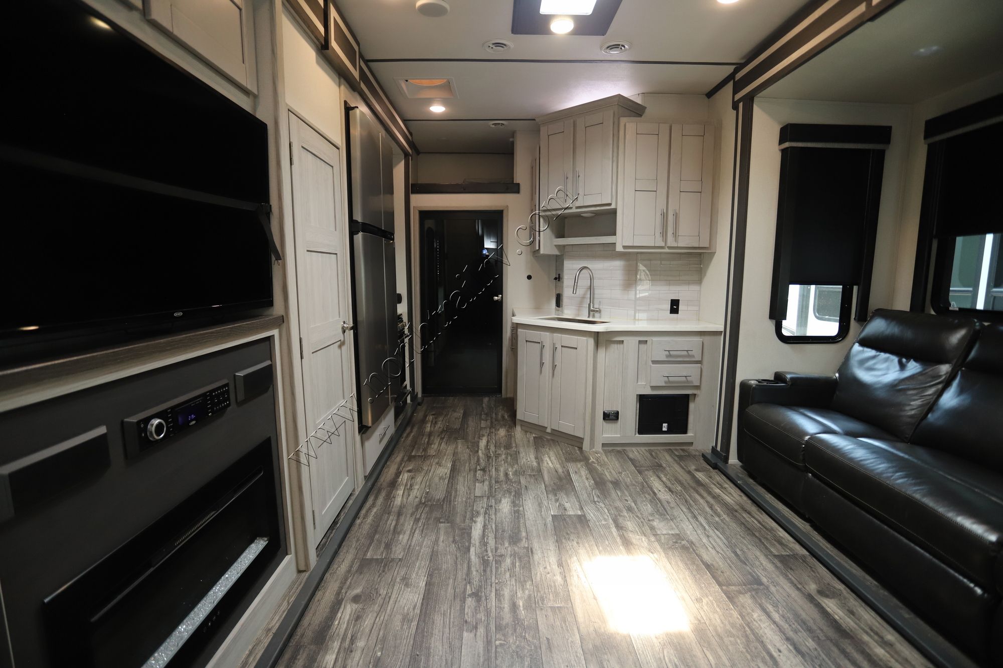 Used 2022 Keystone Fuzion 428 Fifth Wheel  For Sale