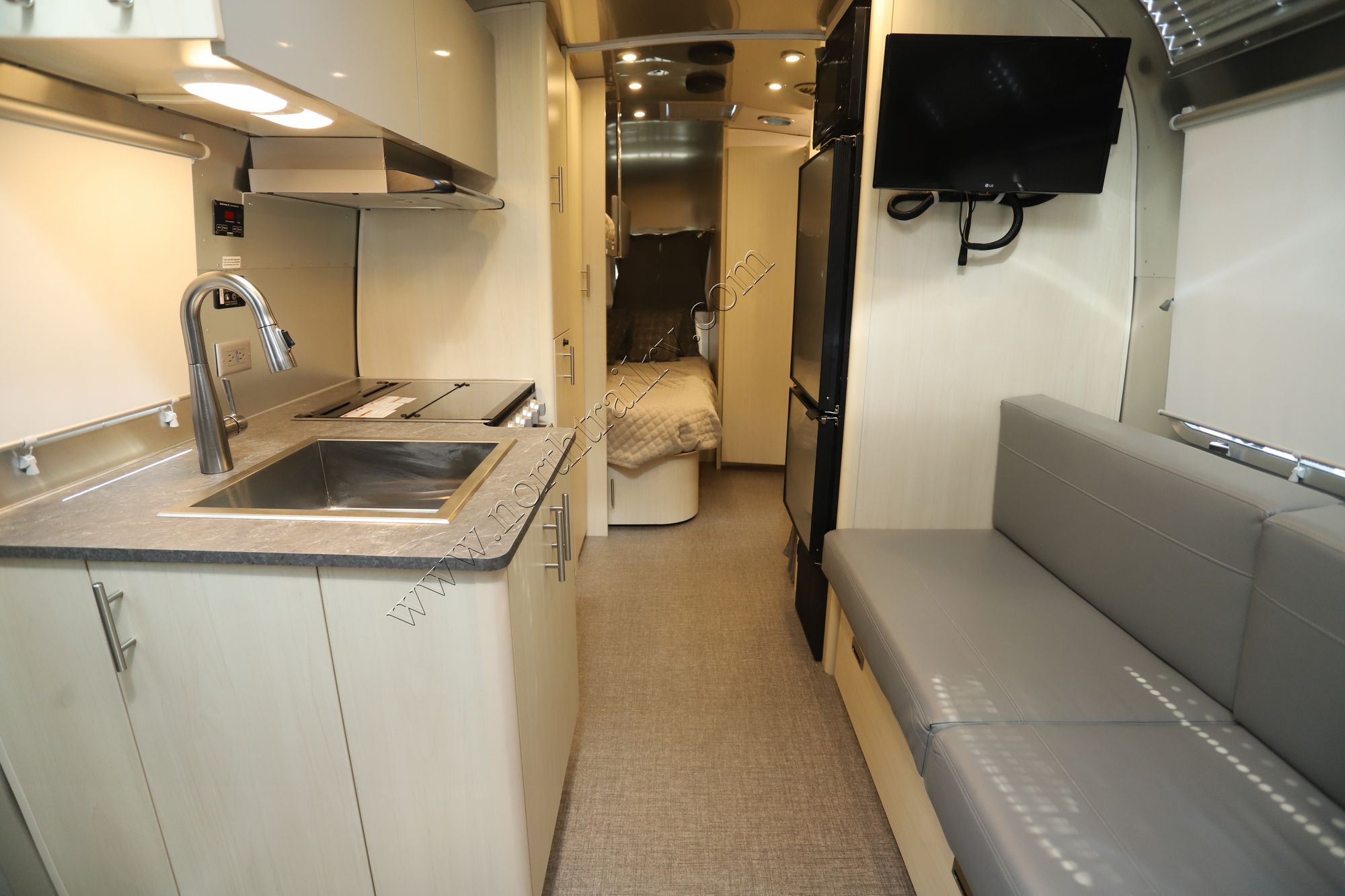 Used 2022 Airstream Flying Cloud 23CBB Travel Trailer  For Sale