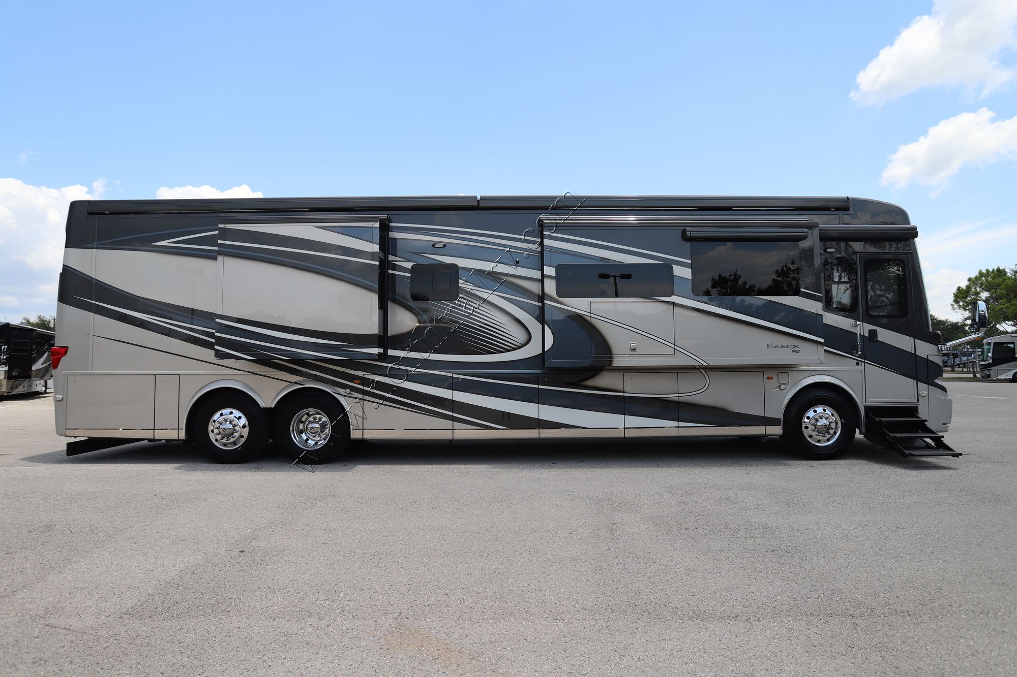 Used 2023 Newmar Essex 4595 Class A  For Sale